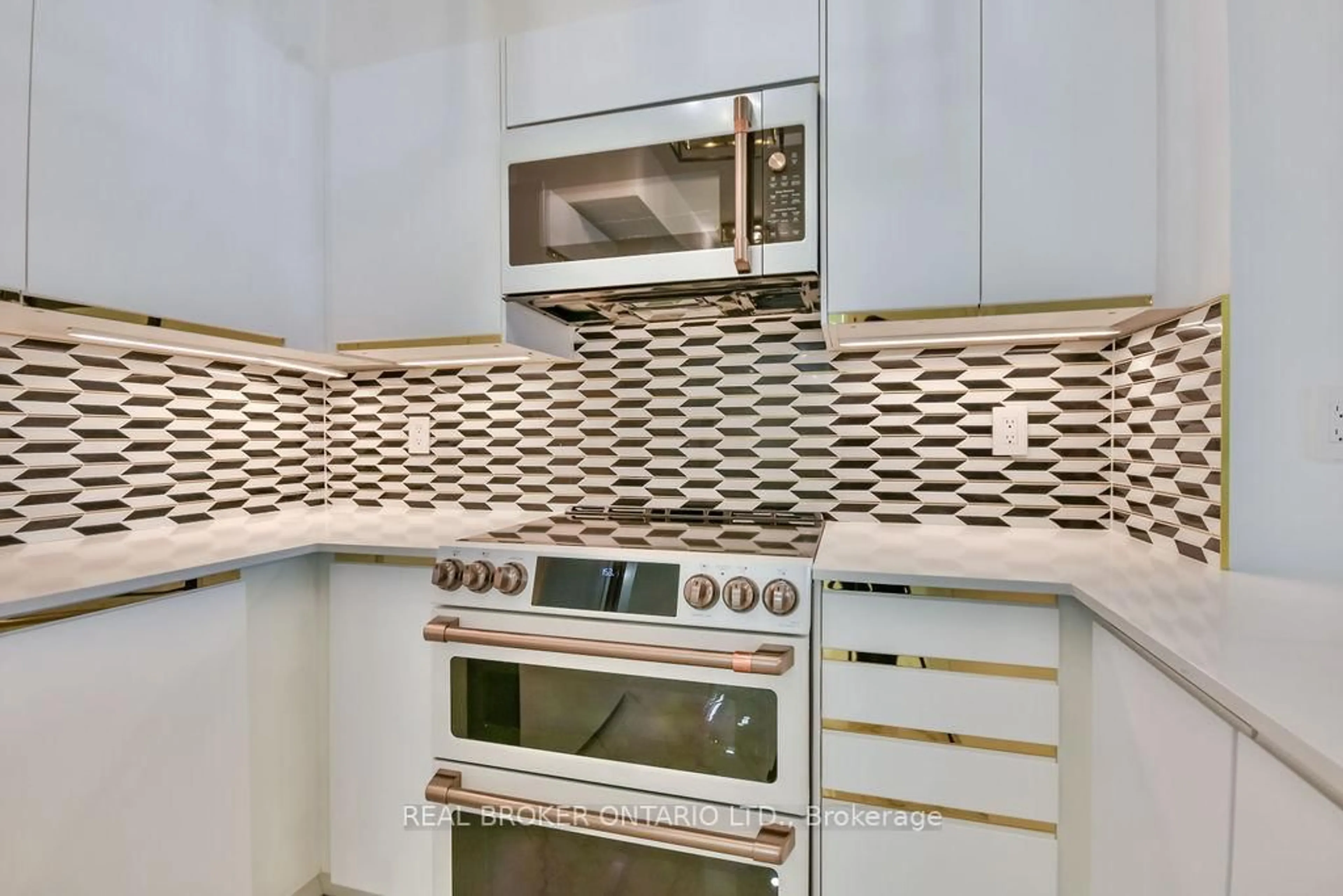 Standard kitchen, ceramic/tile floor for 190 Manitoba St #710, Toronto Ontario M8Y 3Y8