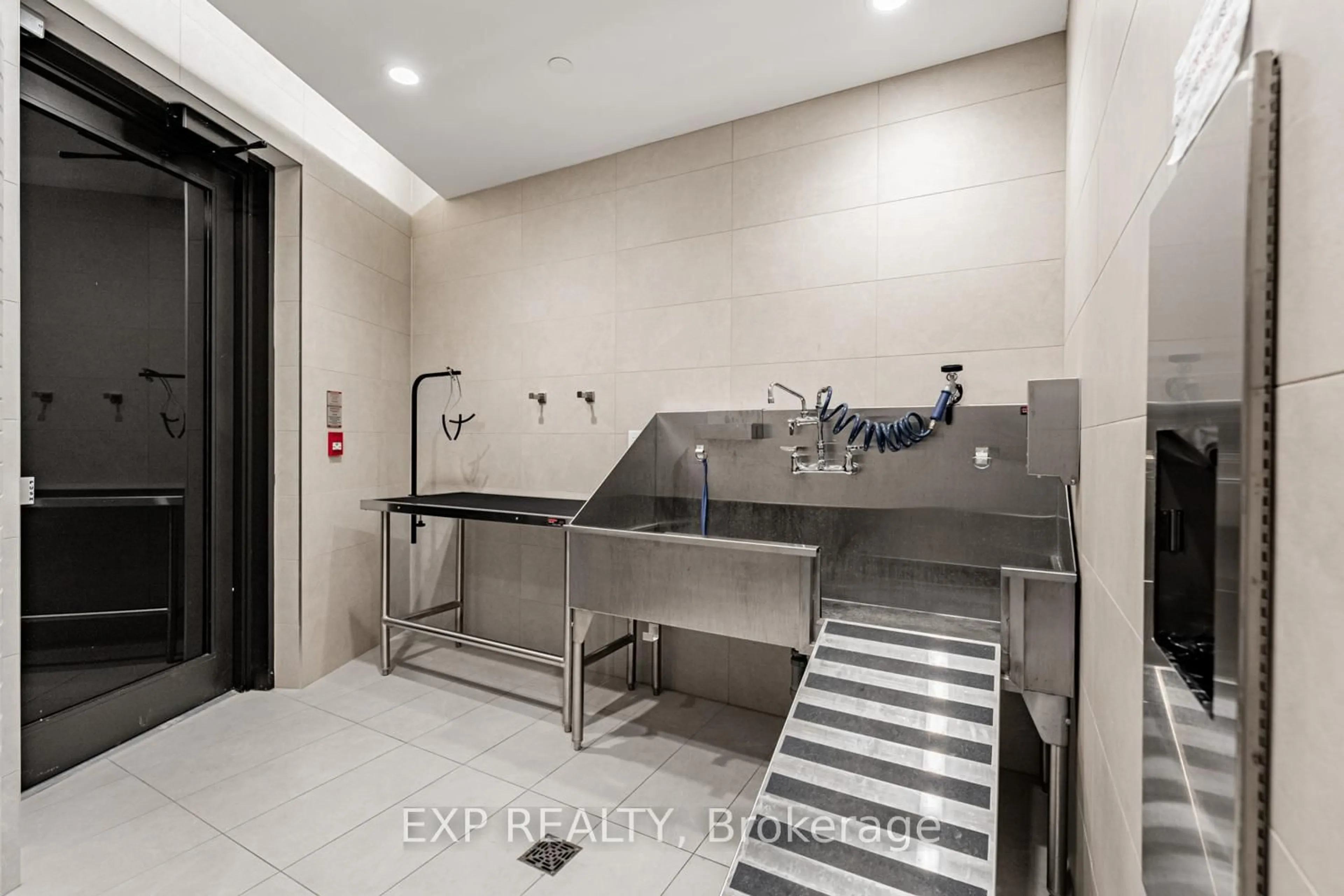 Kitchen with laundary machines, unknown for 3006 WILLIAM CUTMORE Blvd #PH1210, Oakville Ontario L6H 8A4