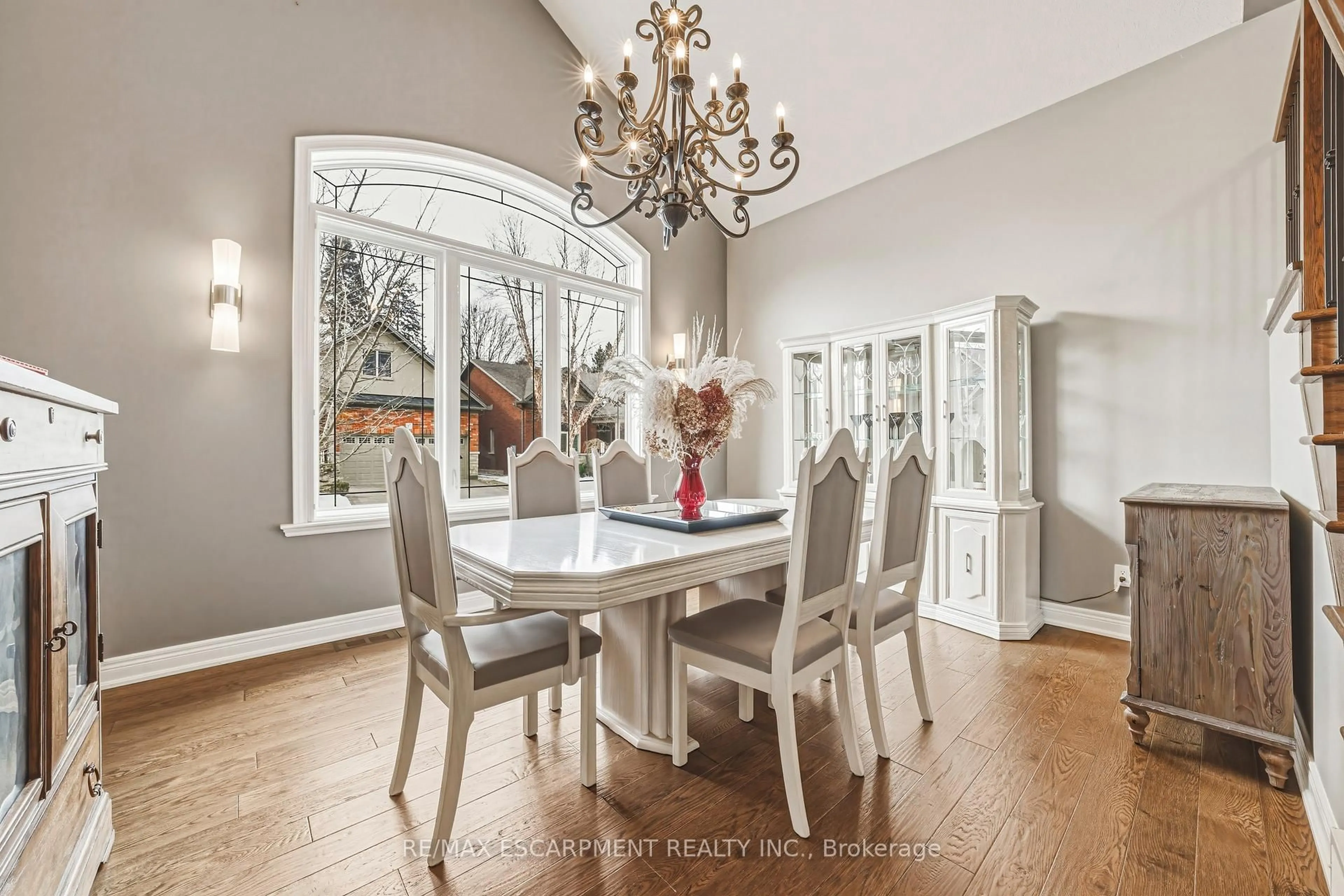 Dining room, ceramic/tile floor for 976 Shadeland Ave #3, Burlington Ontario L7T 2M5