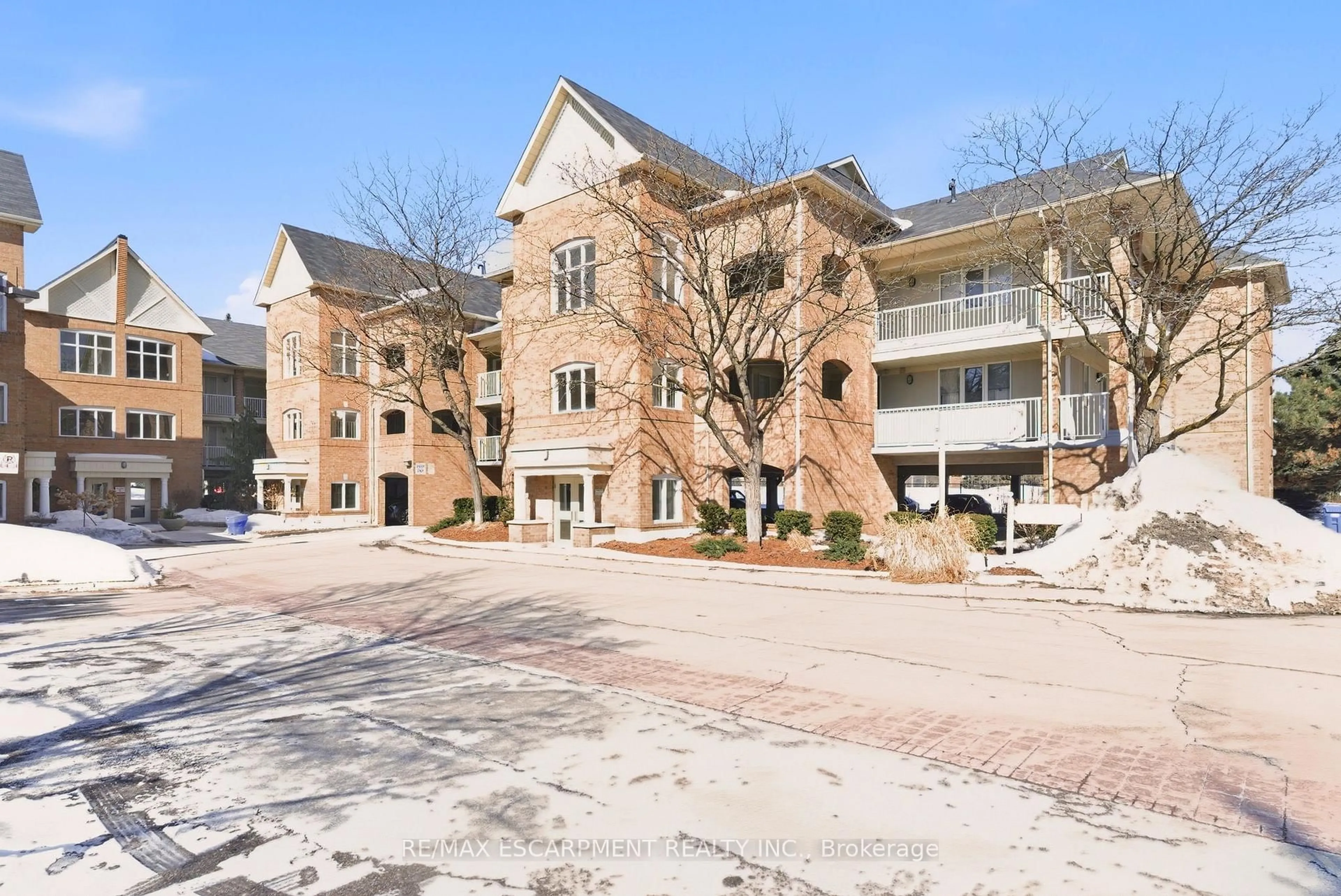 Patio, unknown for 109 Bristol Rd #140, Mississauga Ontario L4Z 3P6