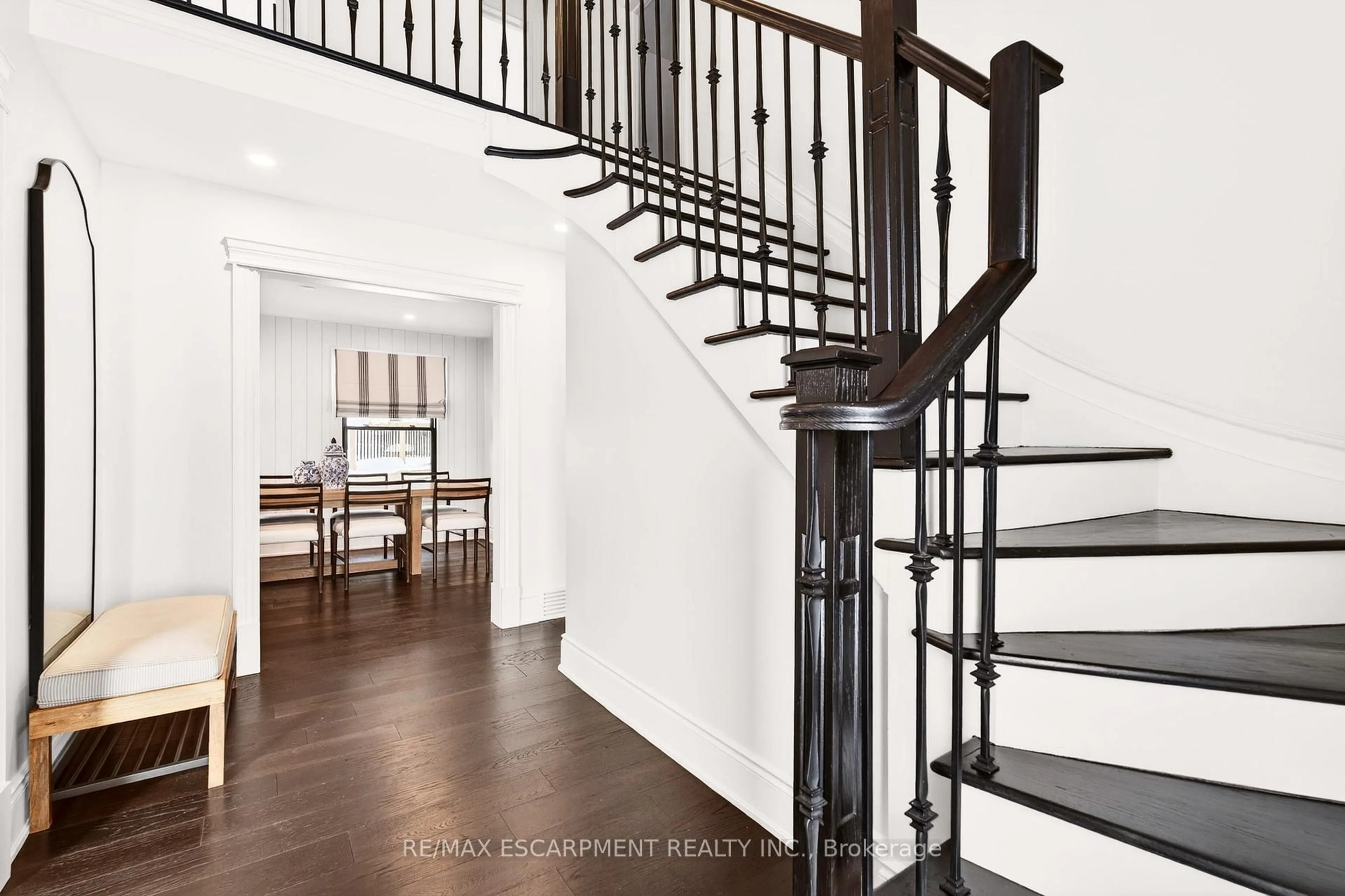 Stairs for 2129 Highview Dr, Burlington Ontario L7P 0P2