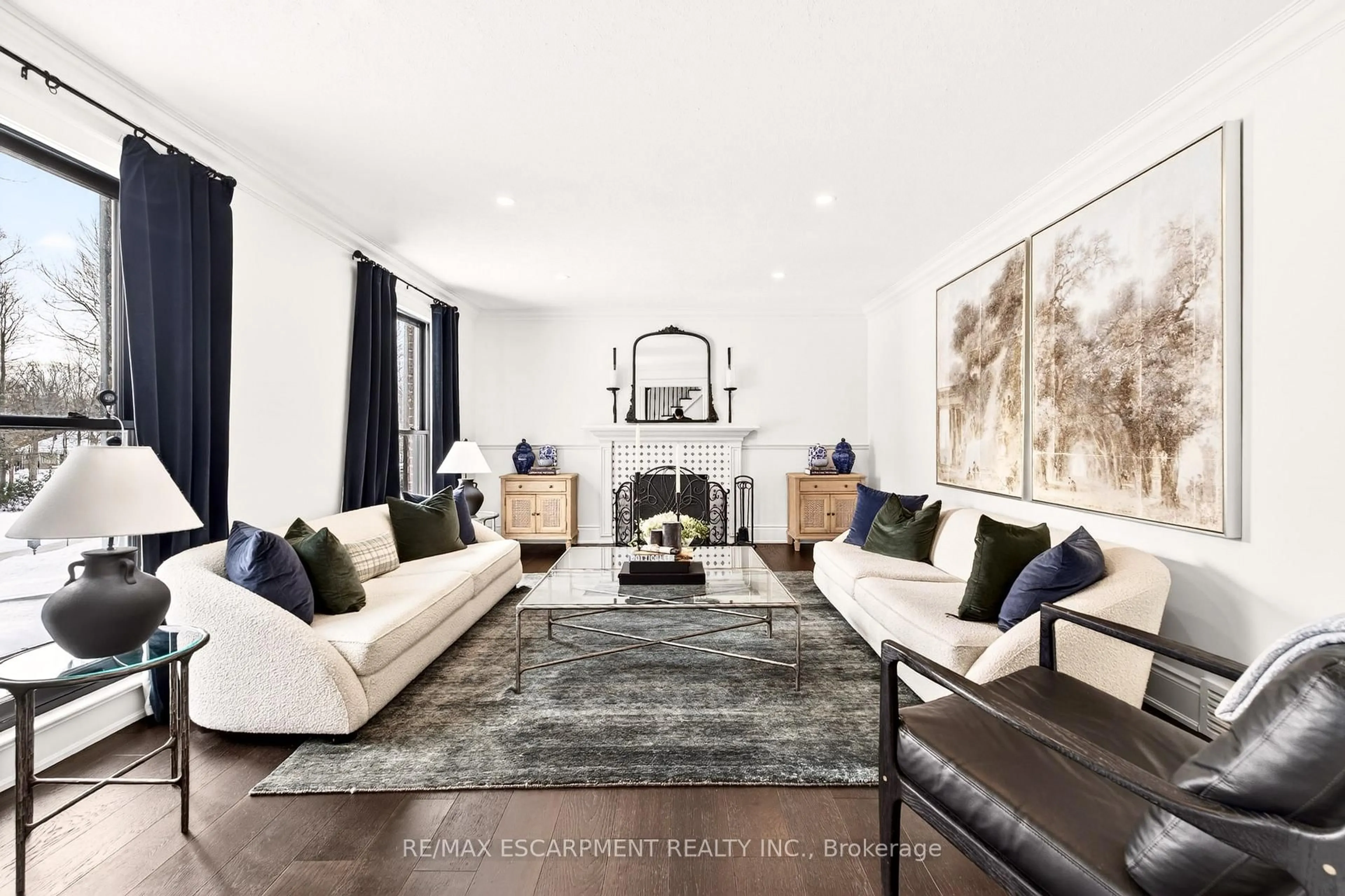 Living room with furniture, unknown for 2129 Highview Dr, Burlington Ontario L7P 0P2