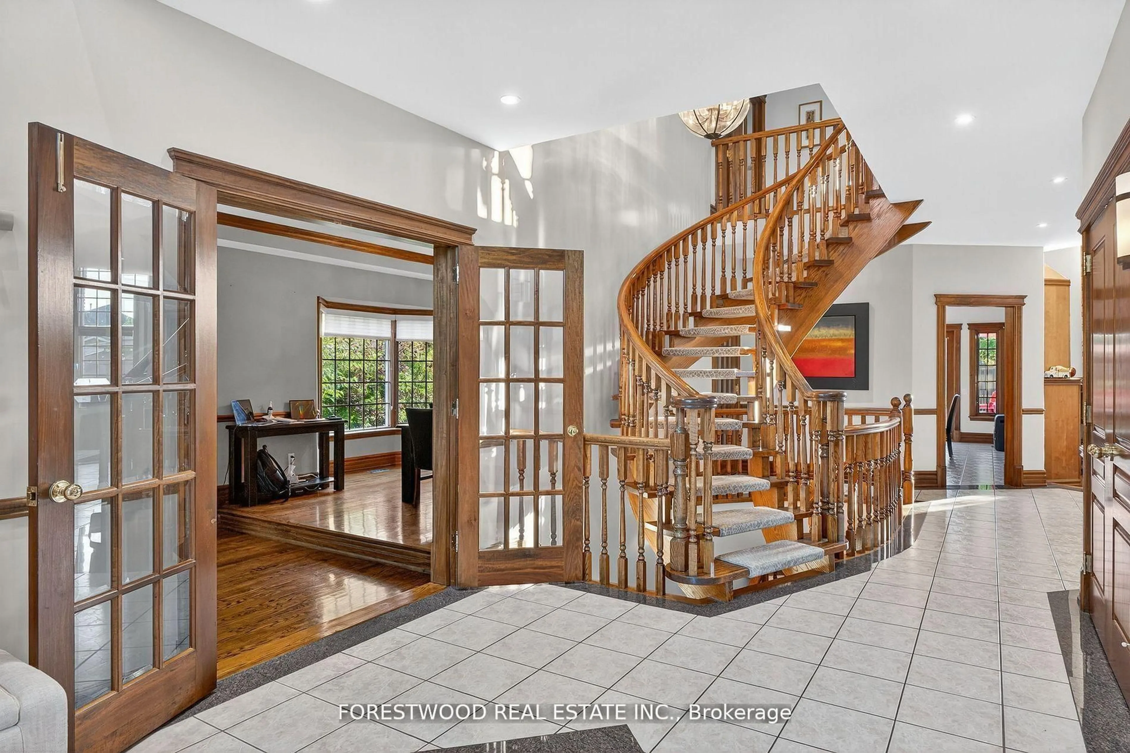 Unknown for 971 Lovingston Cres, Mississauga Ontario L4W 3V7