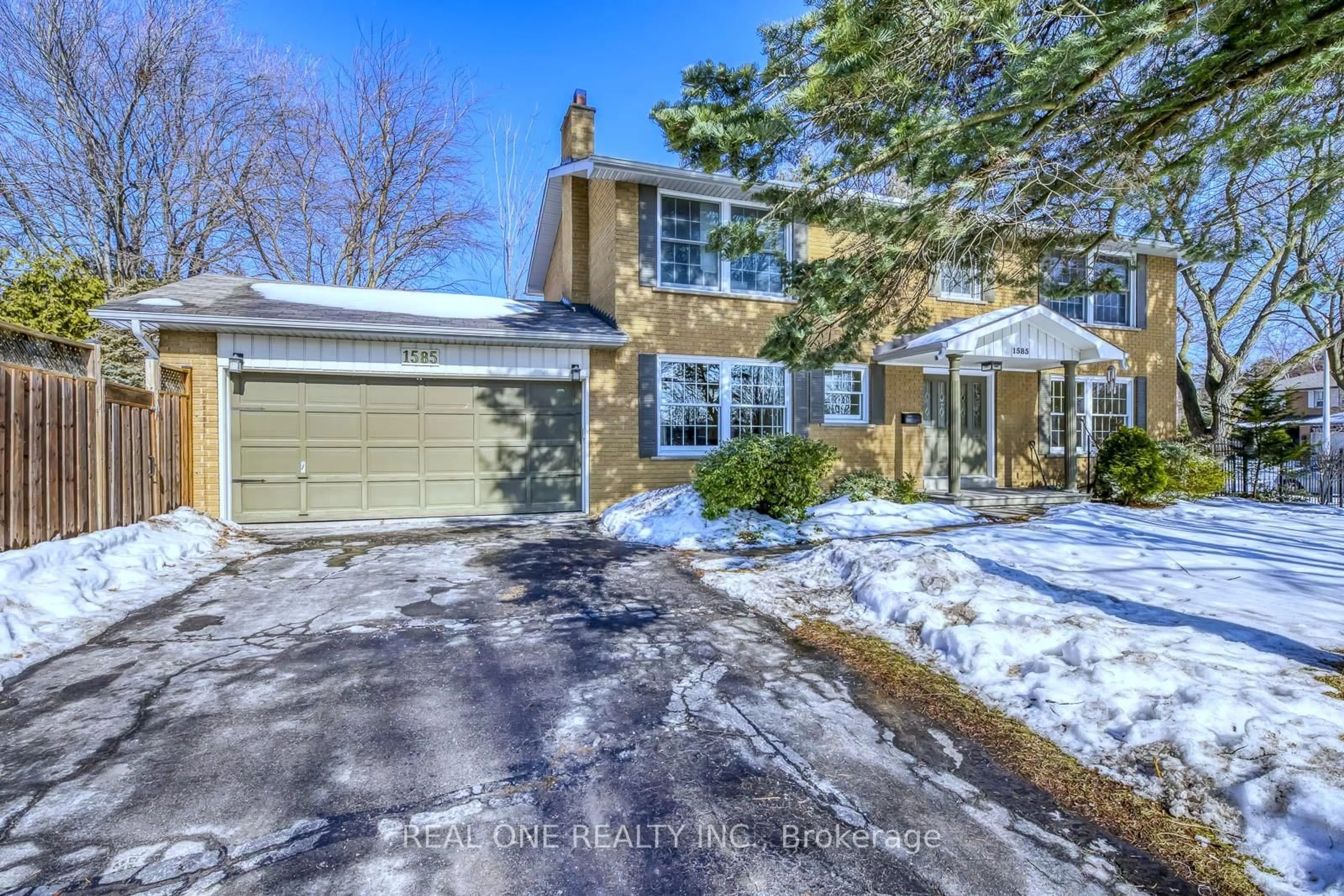 Unknown for 1585 Crombie Rd, Mississauga Ontario L5J 4J1