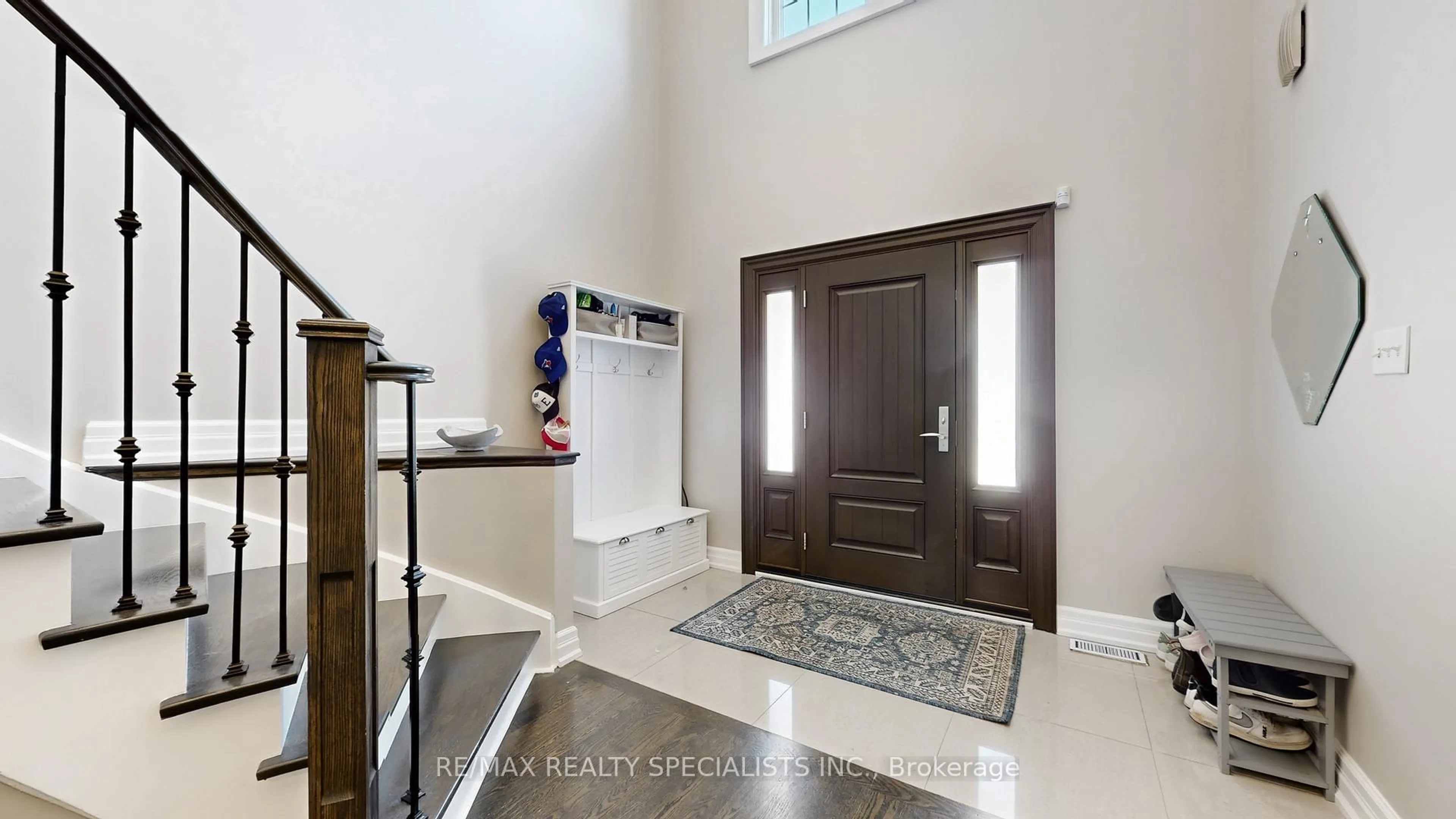 Indoor entryway for 10 Christensen Ave, Caledon Ontario L7E 2Y6