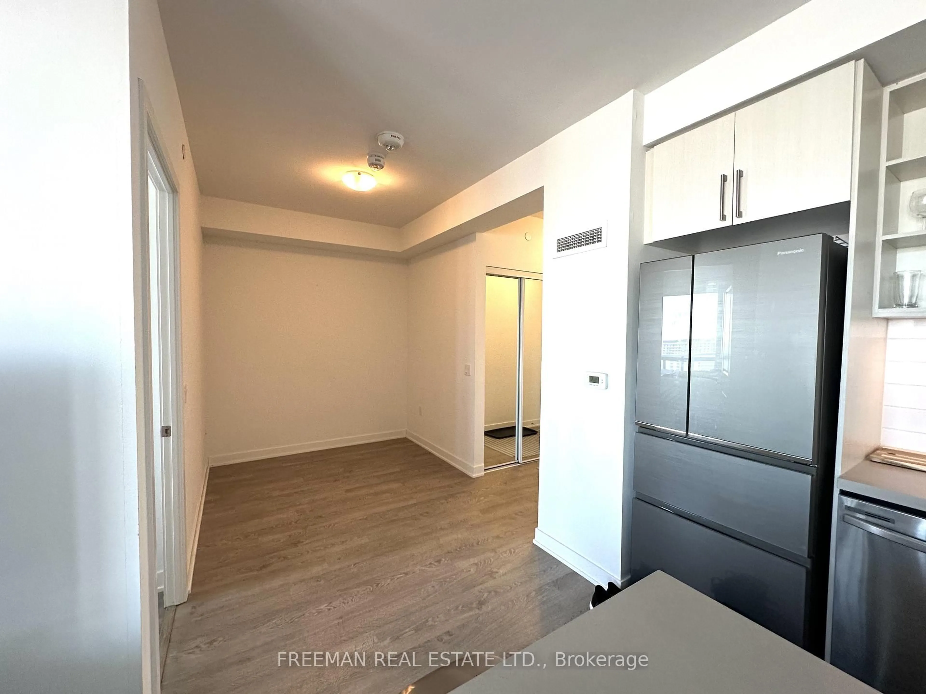 A pic of a room for 4699 Glen Erin Dr #1509, Mississauga Ontario L5M 2E5