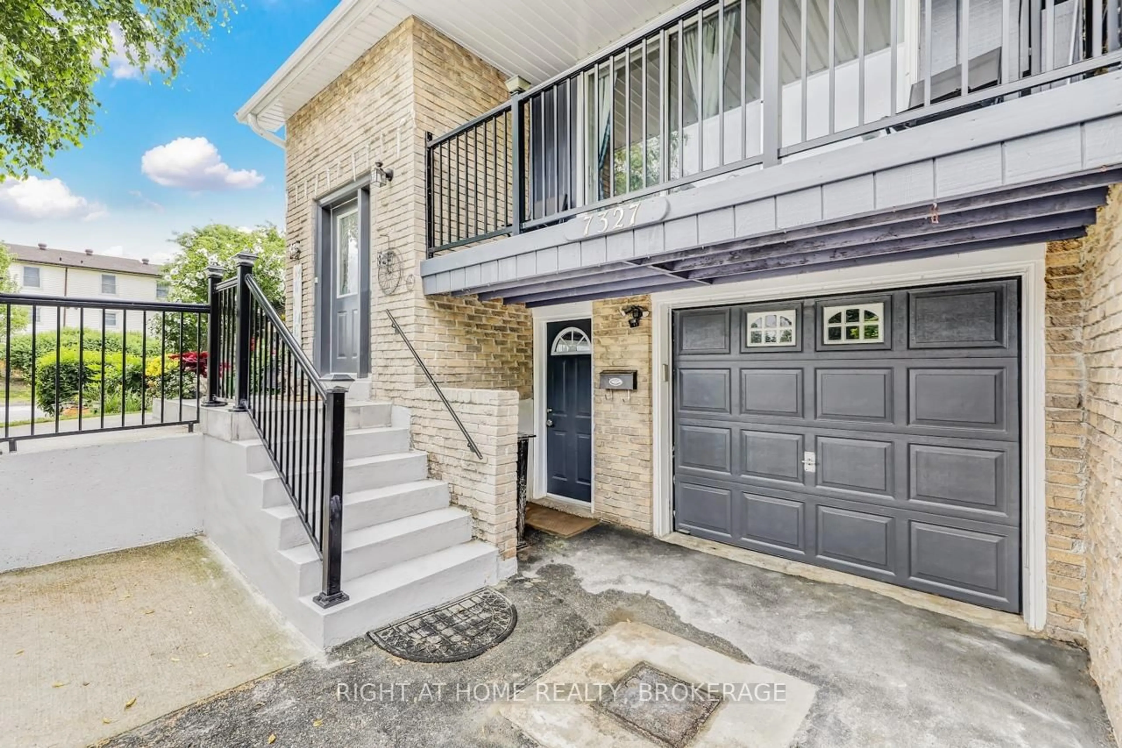 Home with brick exterior material, street for 7327 Joliette Cres, Mississauga Ontario L5N 1Z2