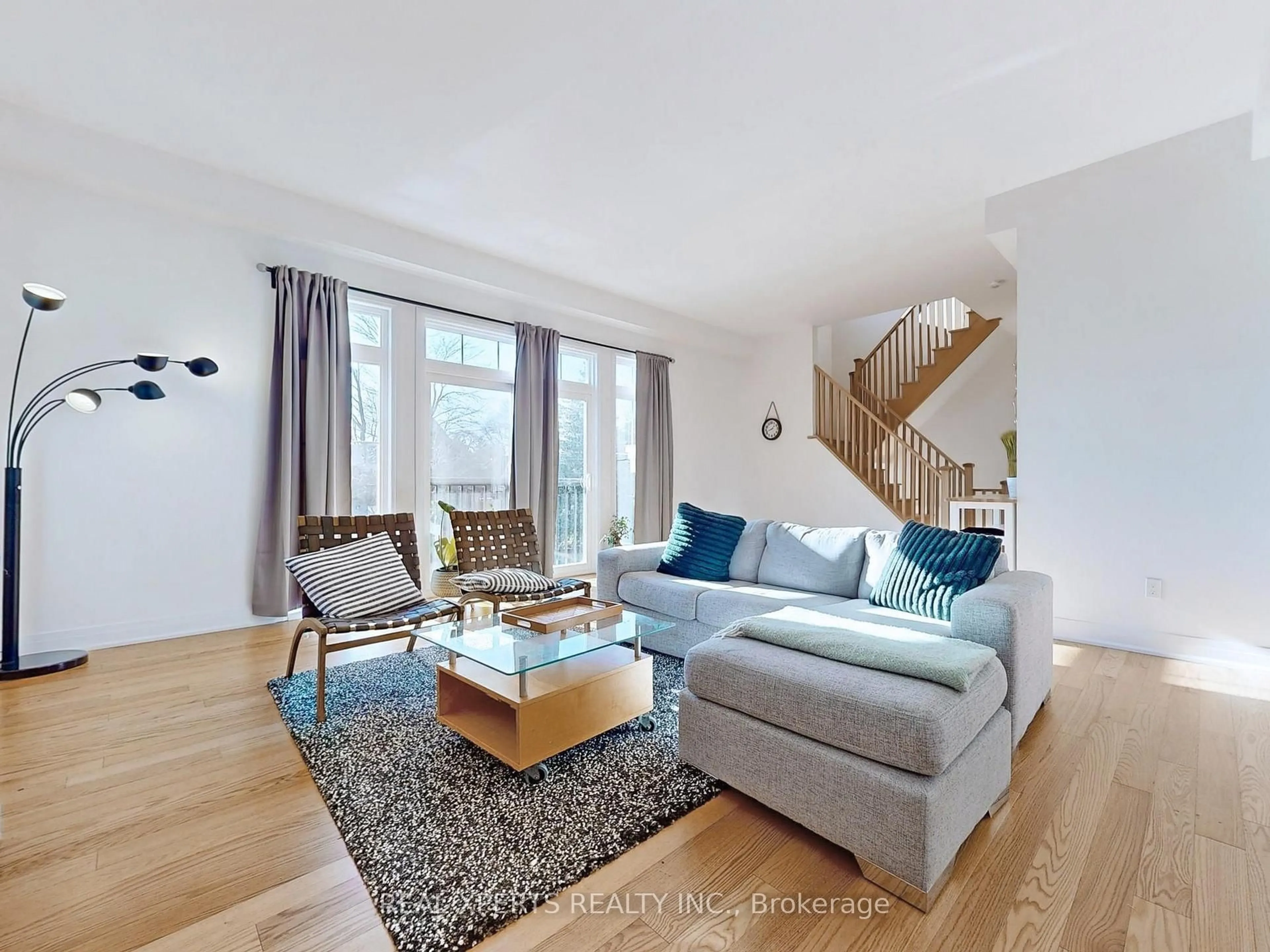 Living room with furniture, unknown for 2093 Primate Rd, Mississauga Ontario L4Y 0H2
