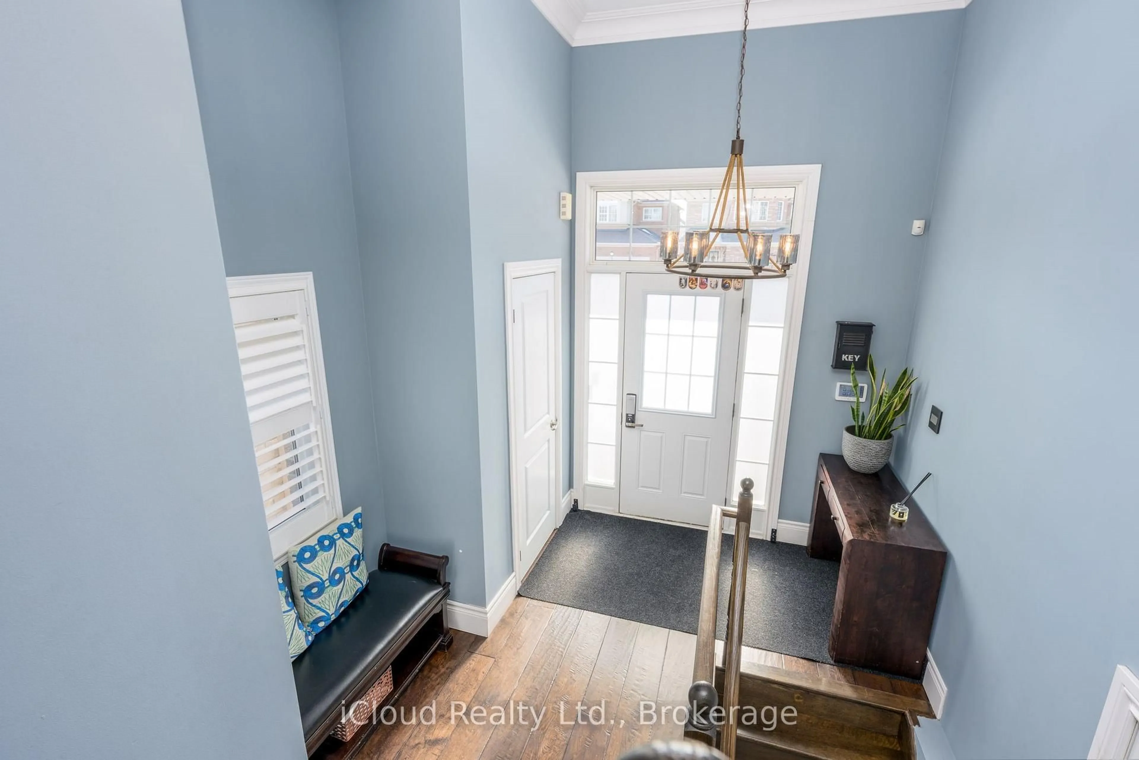 Indoor entryway for 3 Wildflower Lane, Halton Hills Ontario L7G 0H5