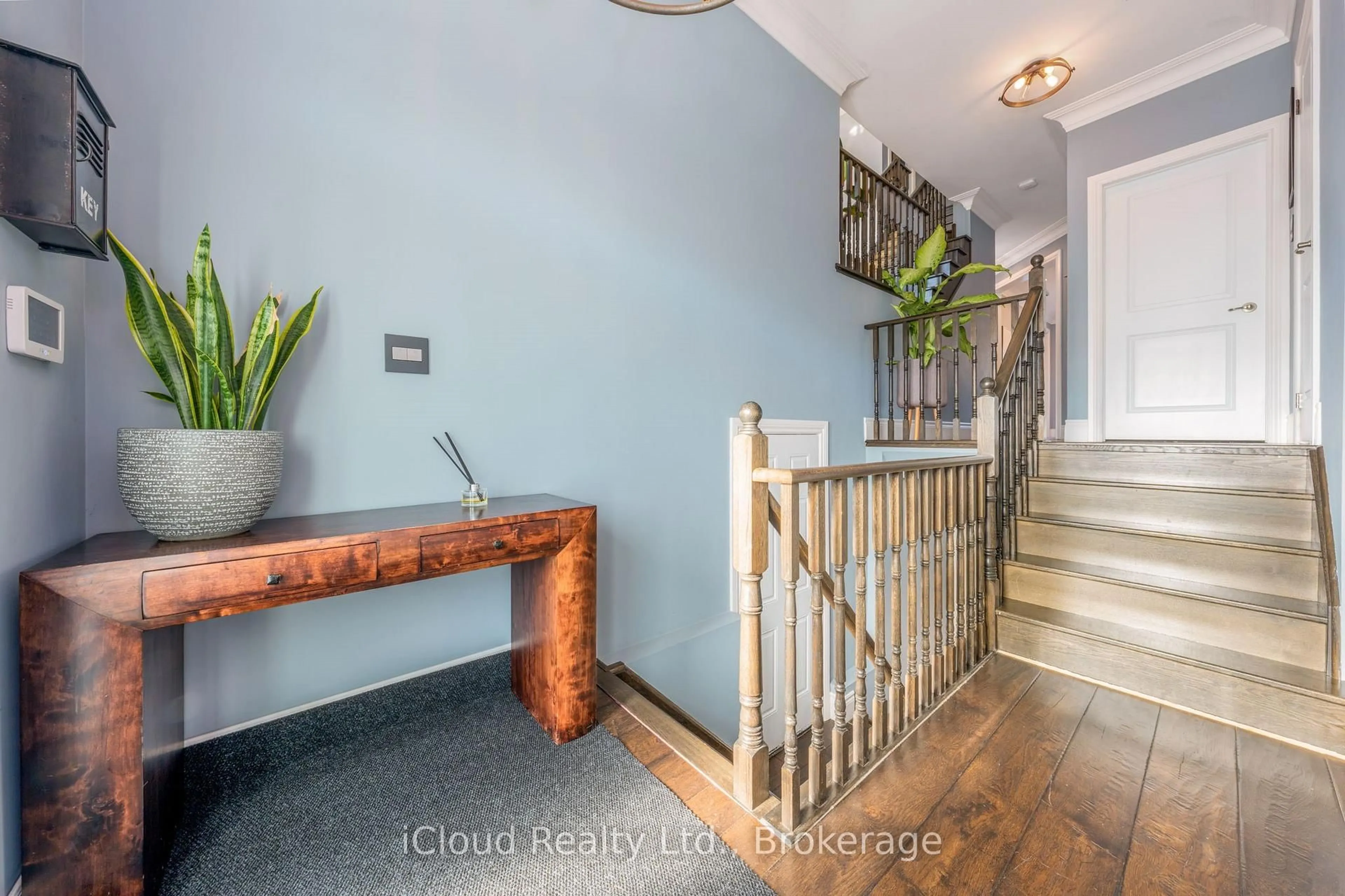 Indoor entryway for 3 Wildflower Lane, Halton Hills Ontario L7G 0H5