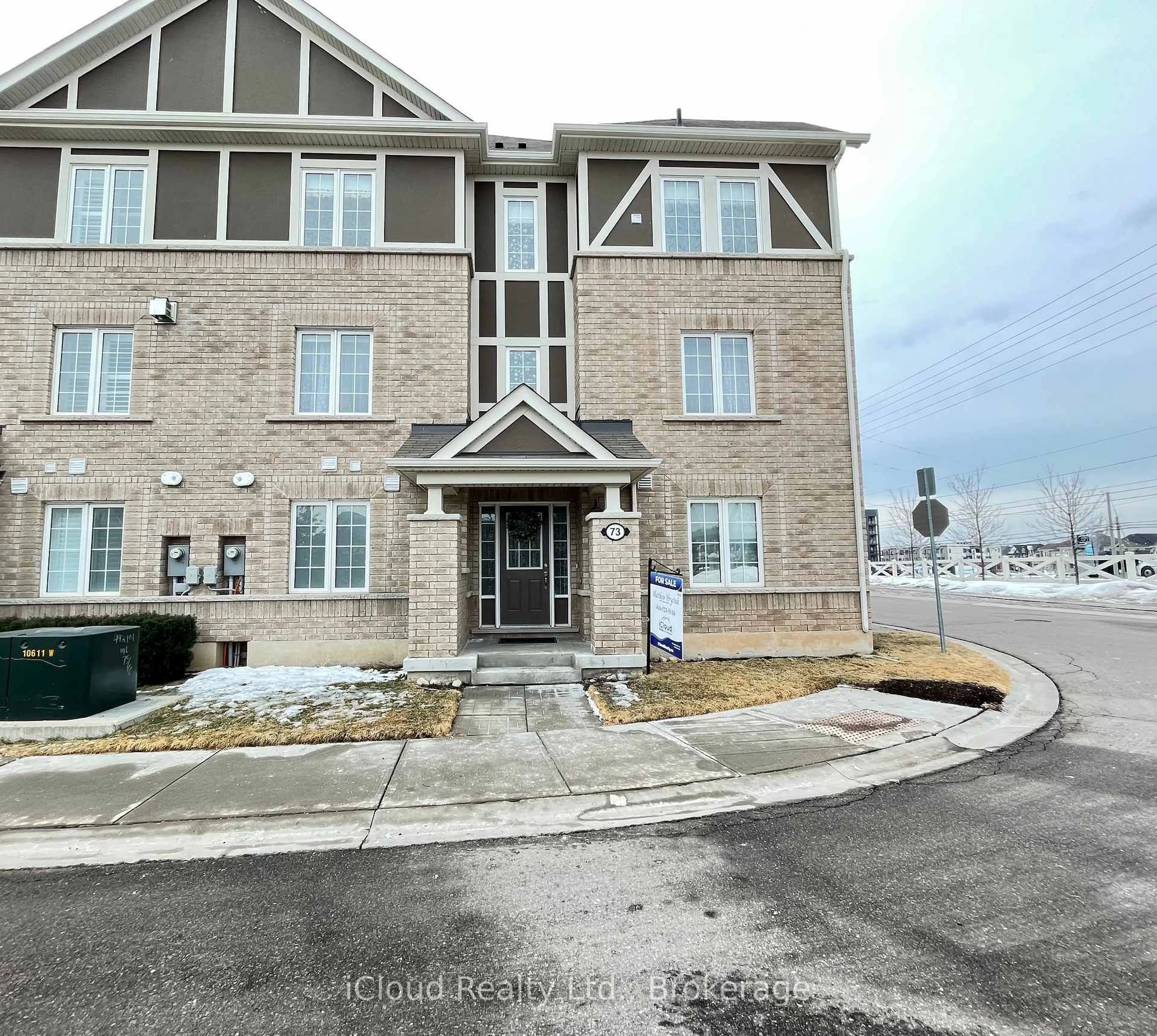 A pic from outside/outdoor area/front of a property/back of a property/a pic from drone, building for 1222 Rose Way #73, Milton Ontario L9E 1P1
