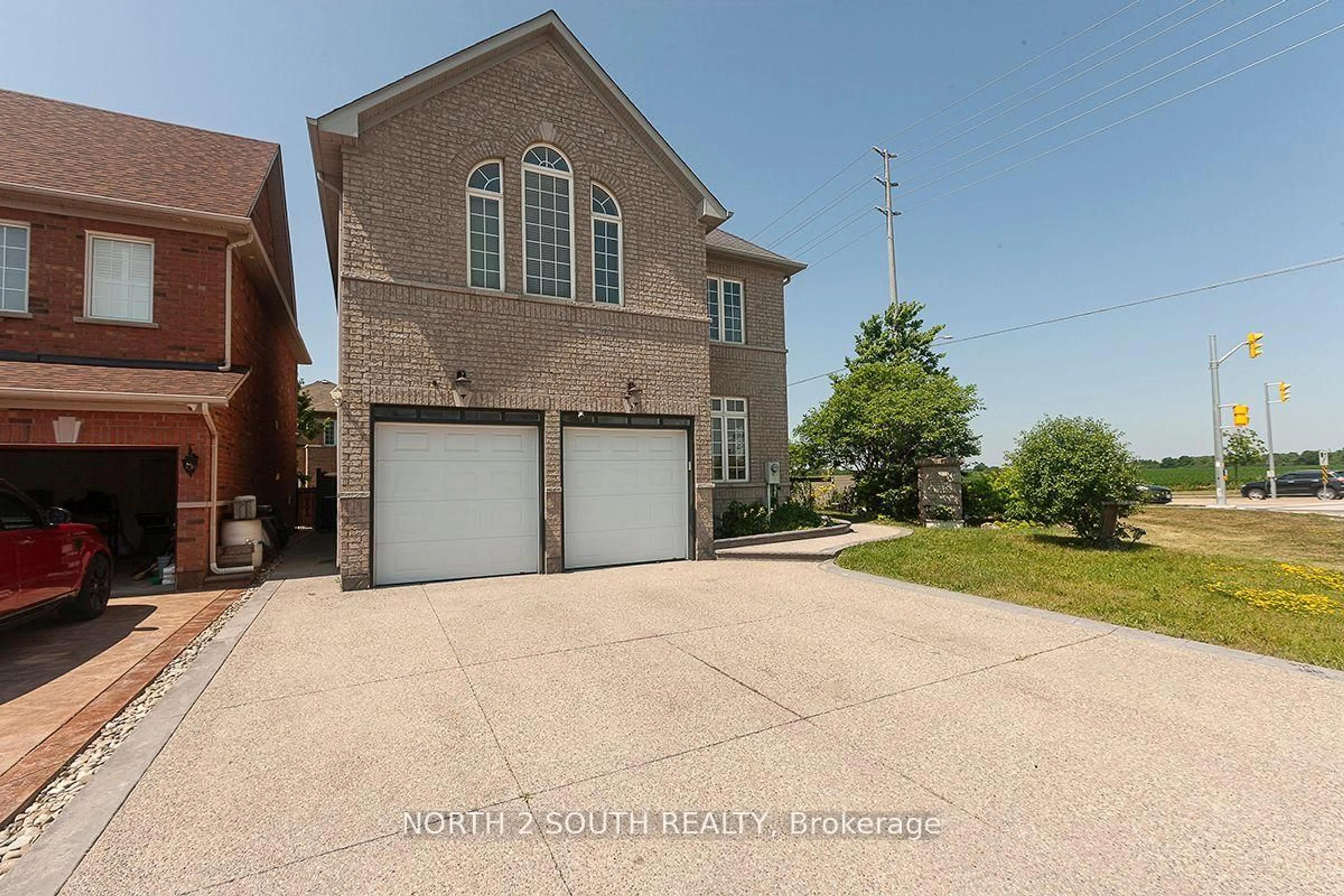 Unknown for 2 Yellow Avens Blvd, Brampton Ontario L6R 0R5