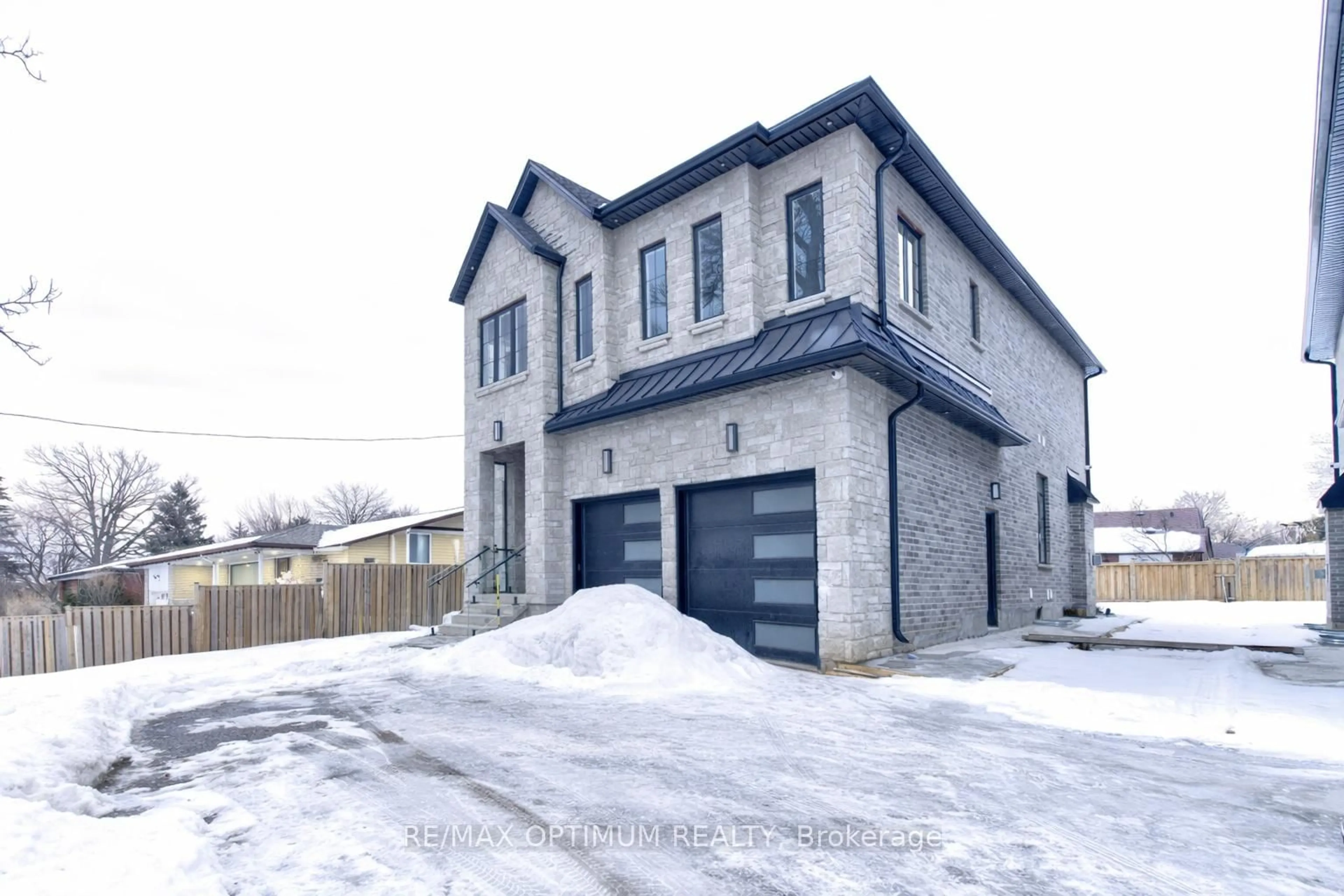 Home with brick exterior material, building for 30 Mclaughlin Rd, Brampton Ontario L6X 1Y7