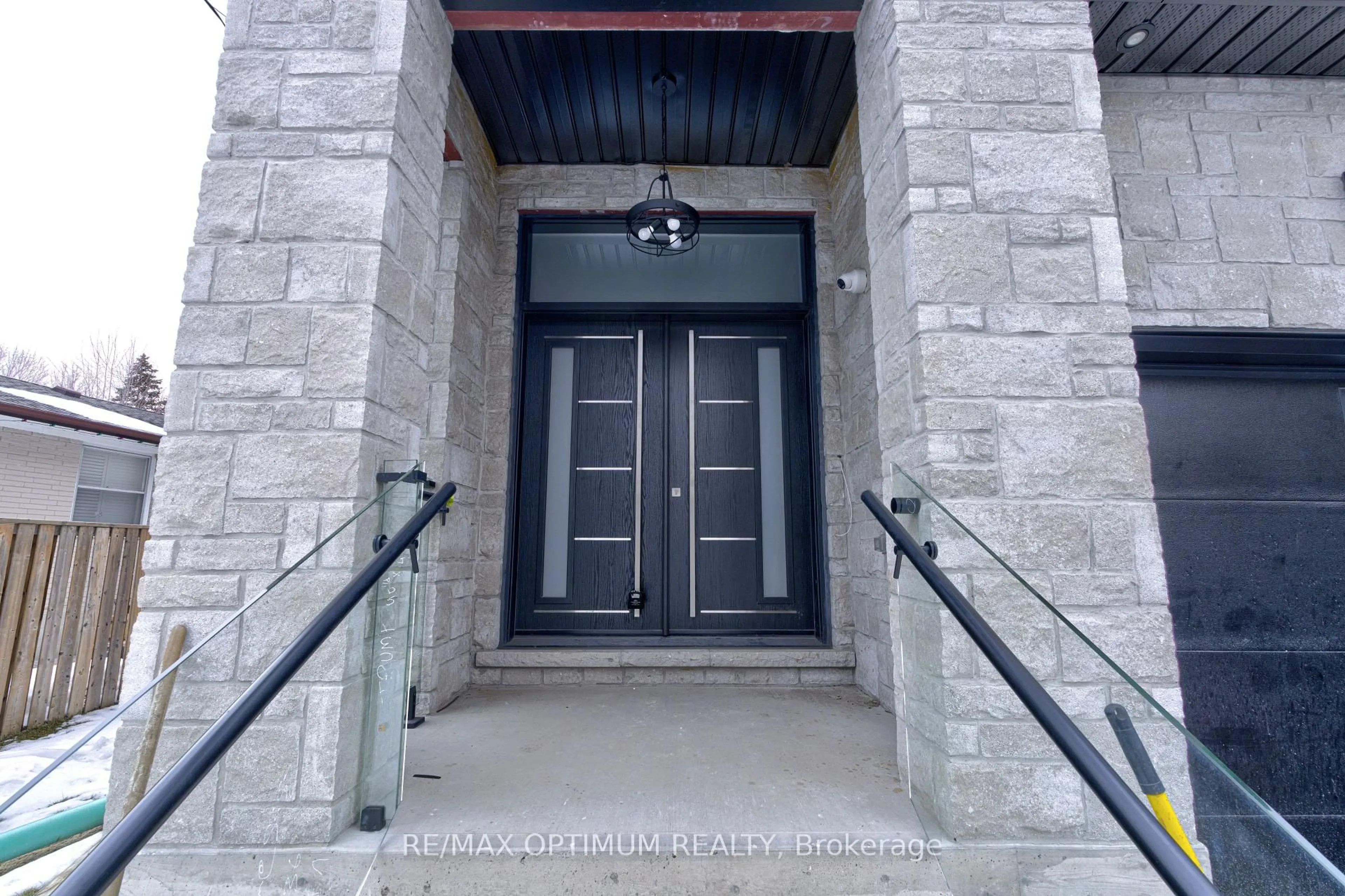 Indoor foyer for 30 Mclaughlin Rd, Brampton Ontario L6X 1Y7