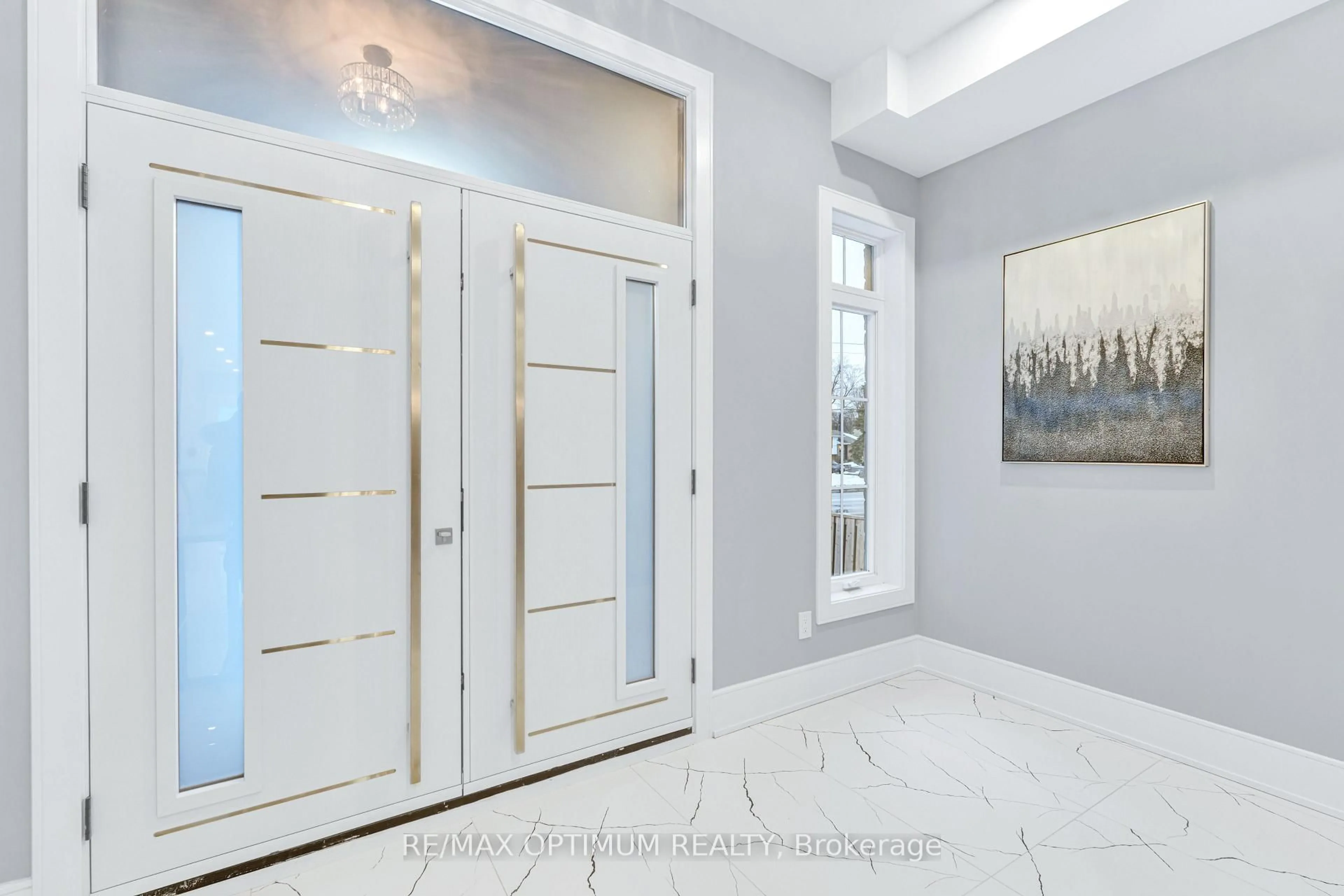 Indoor entryway for 30 Mclaughlin Rd, Brampton Ontario L6X 1Y7