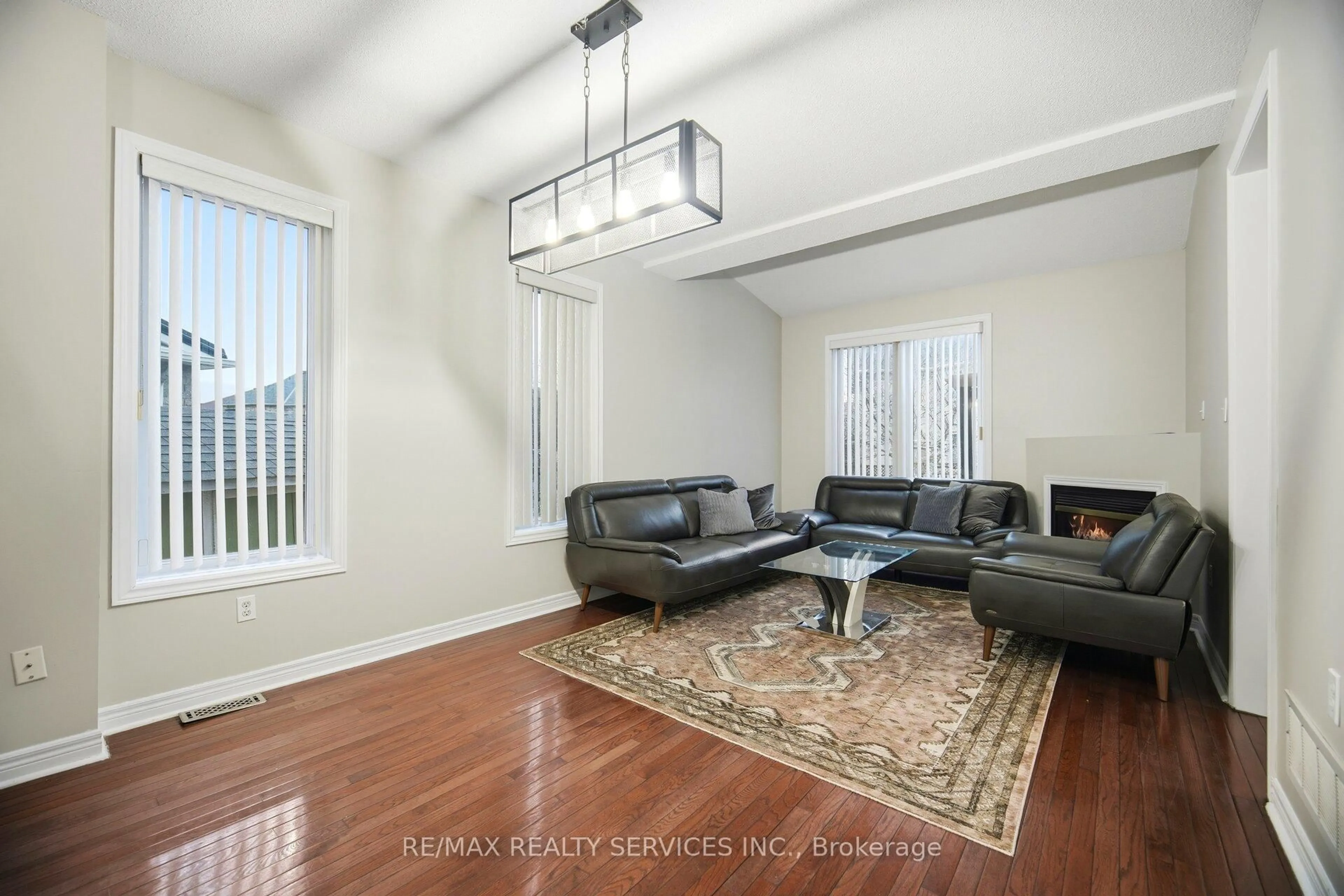 Living room with furniture, unknown for 31 Seahorse Ave, Brampton Ontario L6V 4N7