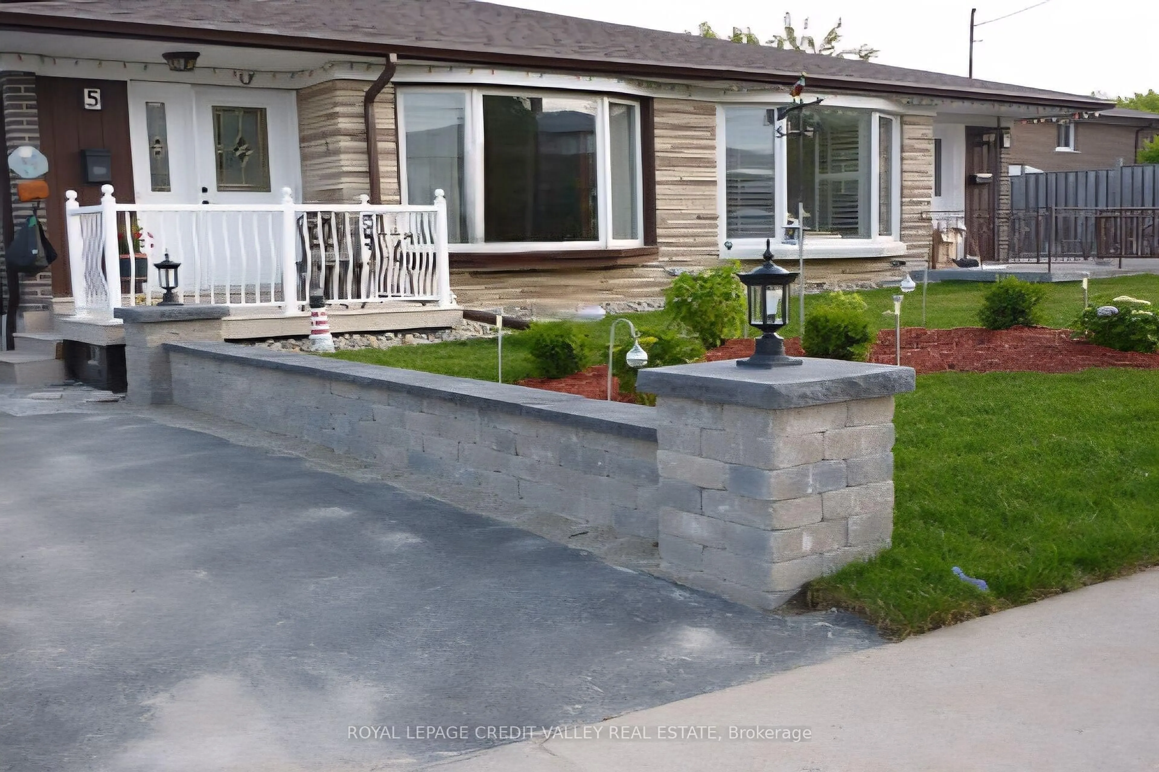 Unknown for 5 Faulkner Cres, Toronto Ontario M9M 2B9