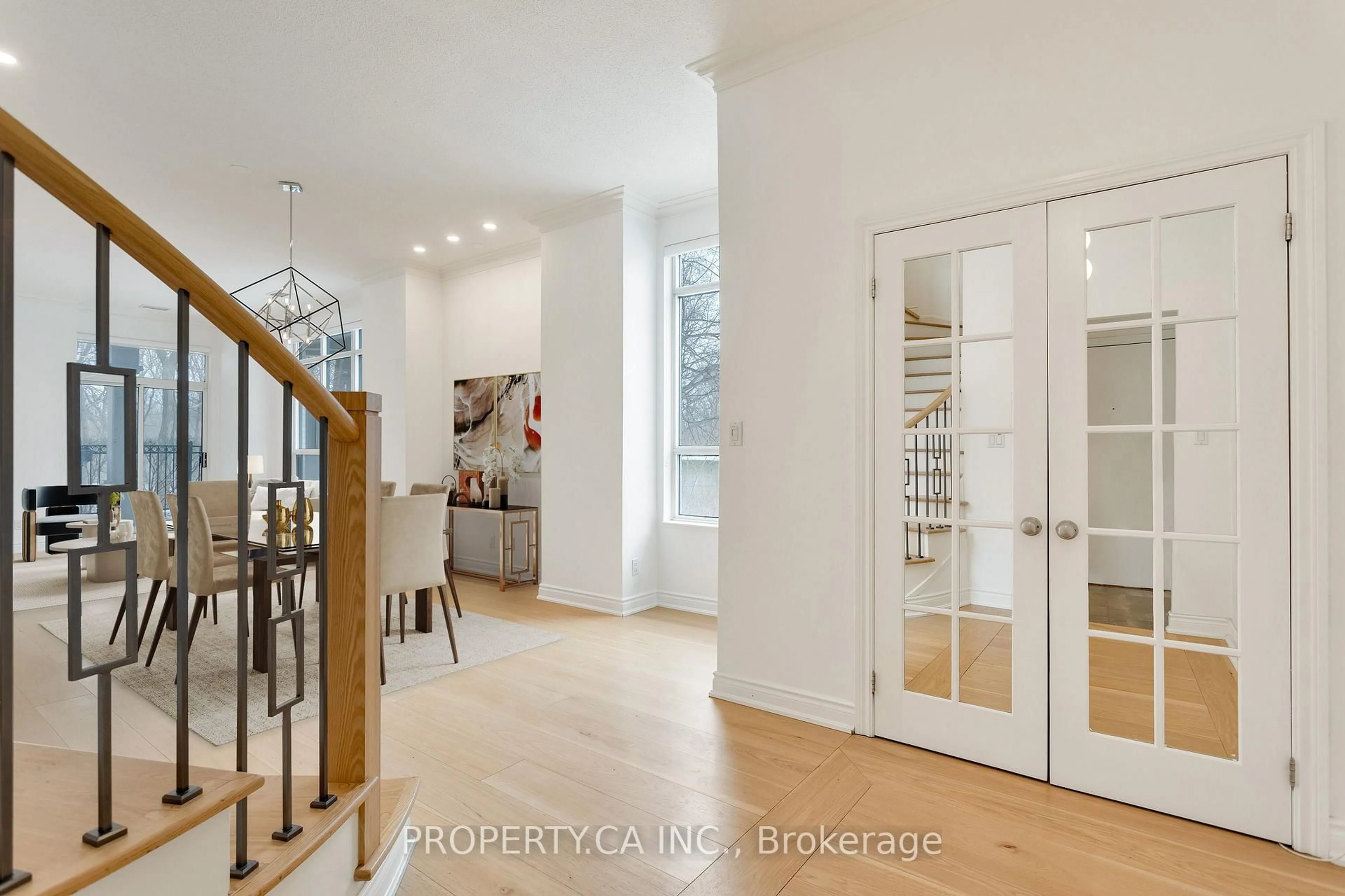 Indoor entryway for 2 Aberfoyle Cres #105, Toronto Ontario M8X 2Z8