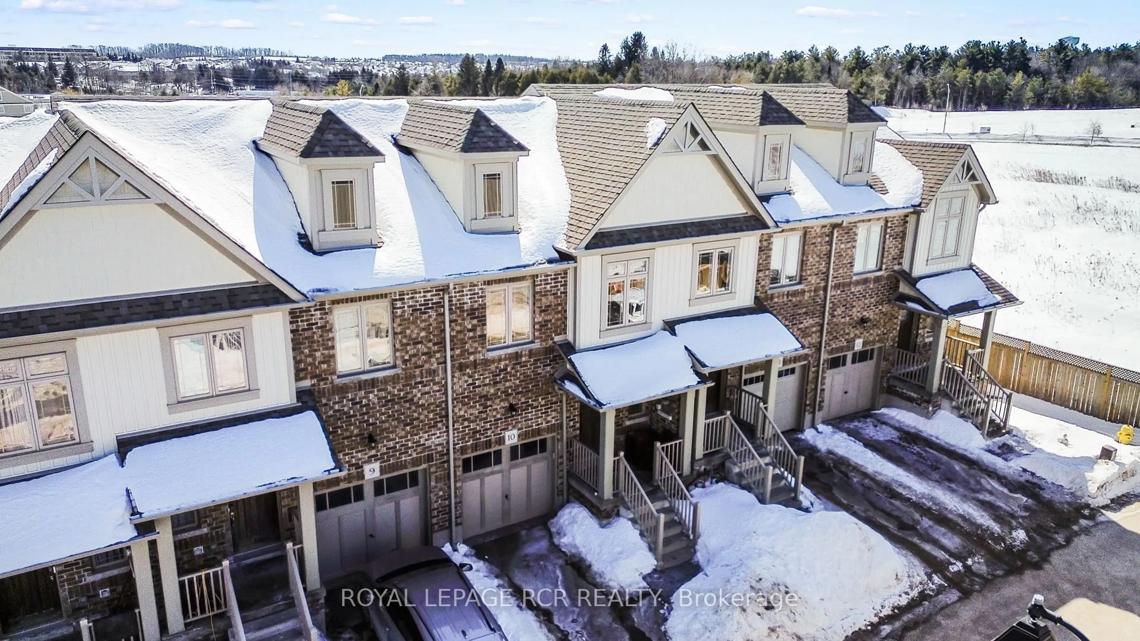 A pic from outside/outdoor area/front of a property/back of a property/a pic from drone, street for 124 Parkinson Cres #10, Orangeville Ontario L9W 6X3