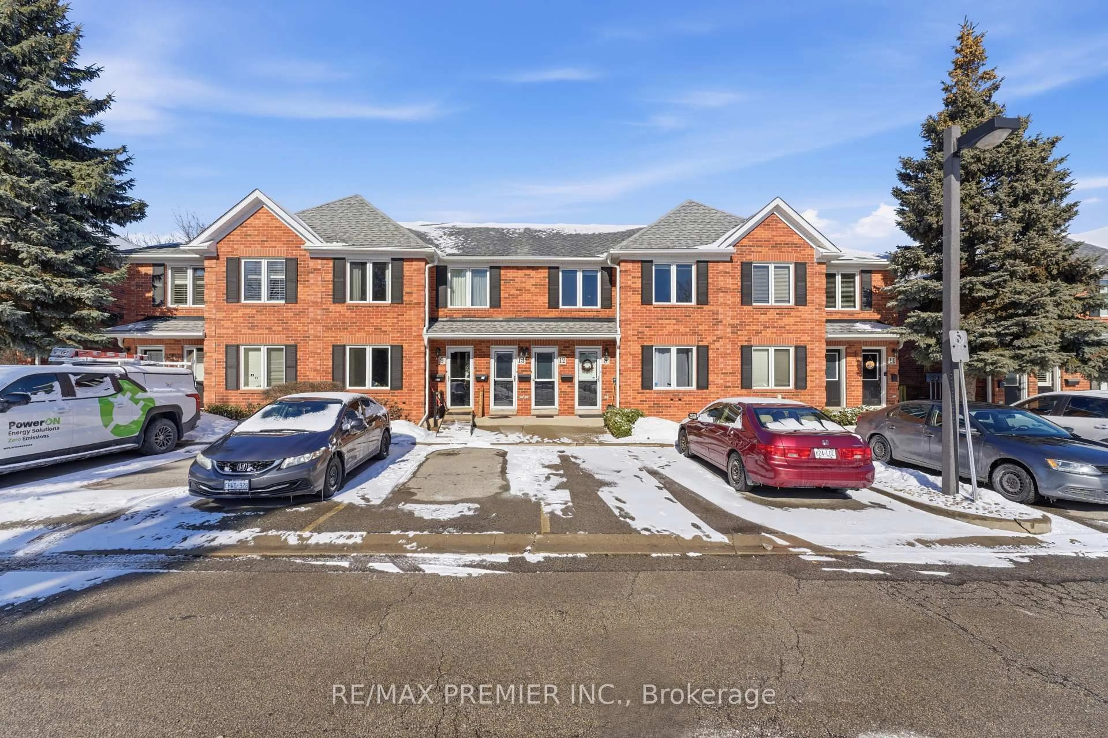 A pic from outside/outdoor area/front of a property/back of a property/a pic from drone, building for 2120 Headon Rd #12, Burlington Ontario L7M 4J9
