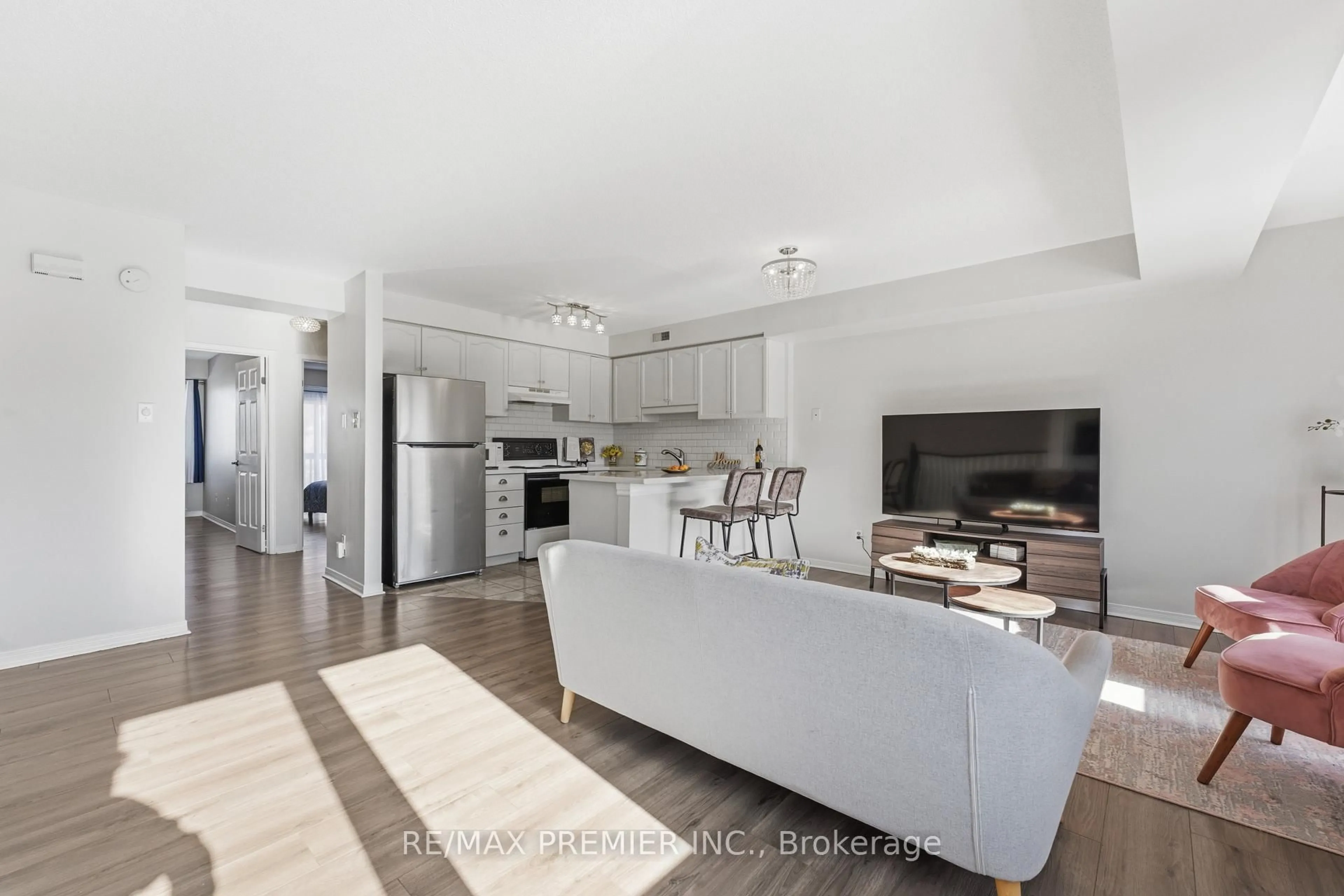 Open concept kitchen, unknown for 2120 Headon Rd #12, Burlington Ontario L7M 4J9