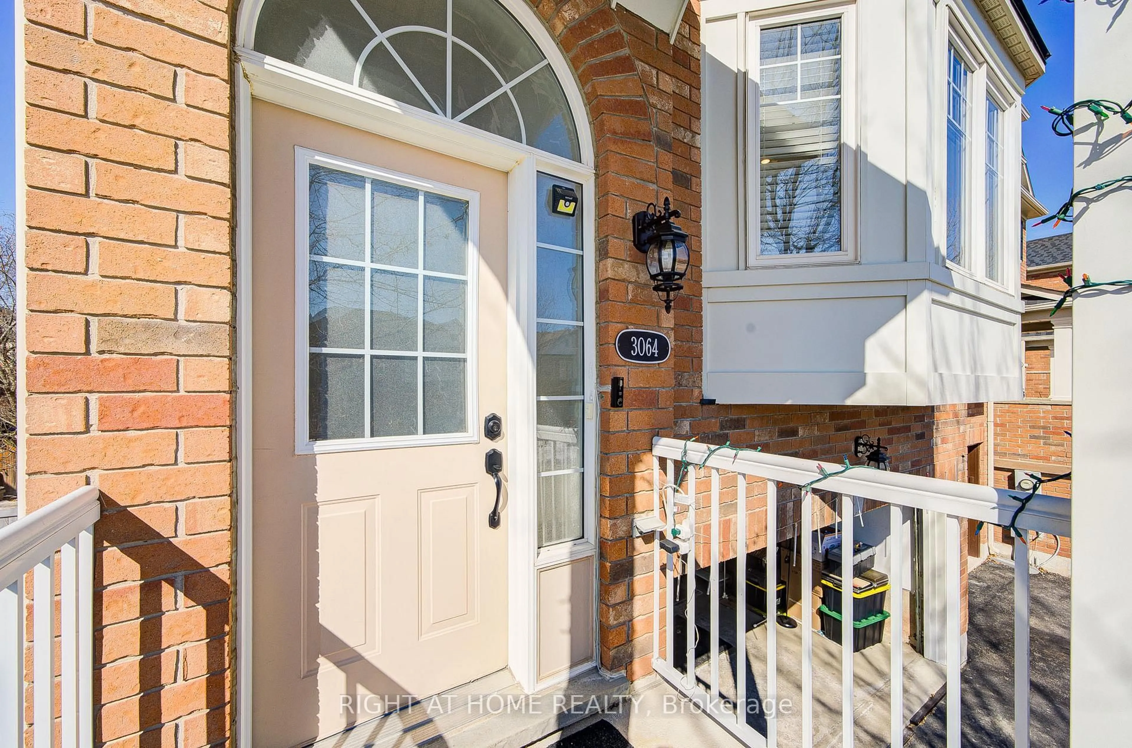 Indoor entryway for 3064 Highbourne Cres, Oakville Ontario L6M 5H1