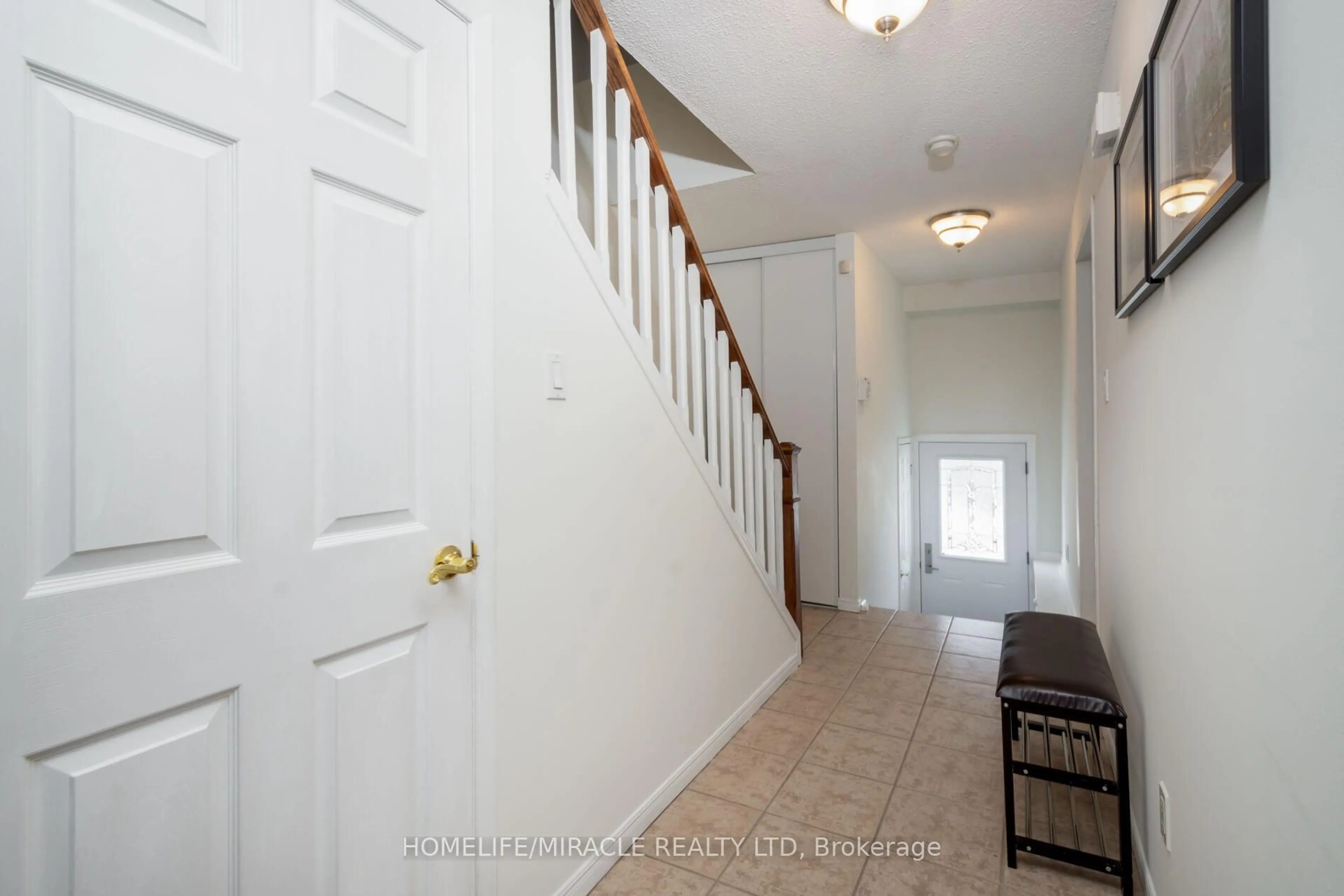 Indoor entryway for 70 Moregate Cres #51, Brampton Ontario L6S 3K9