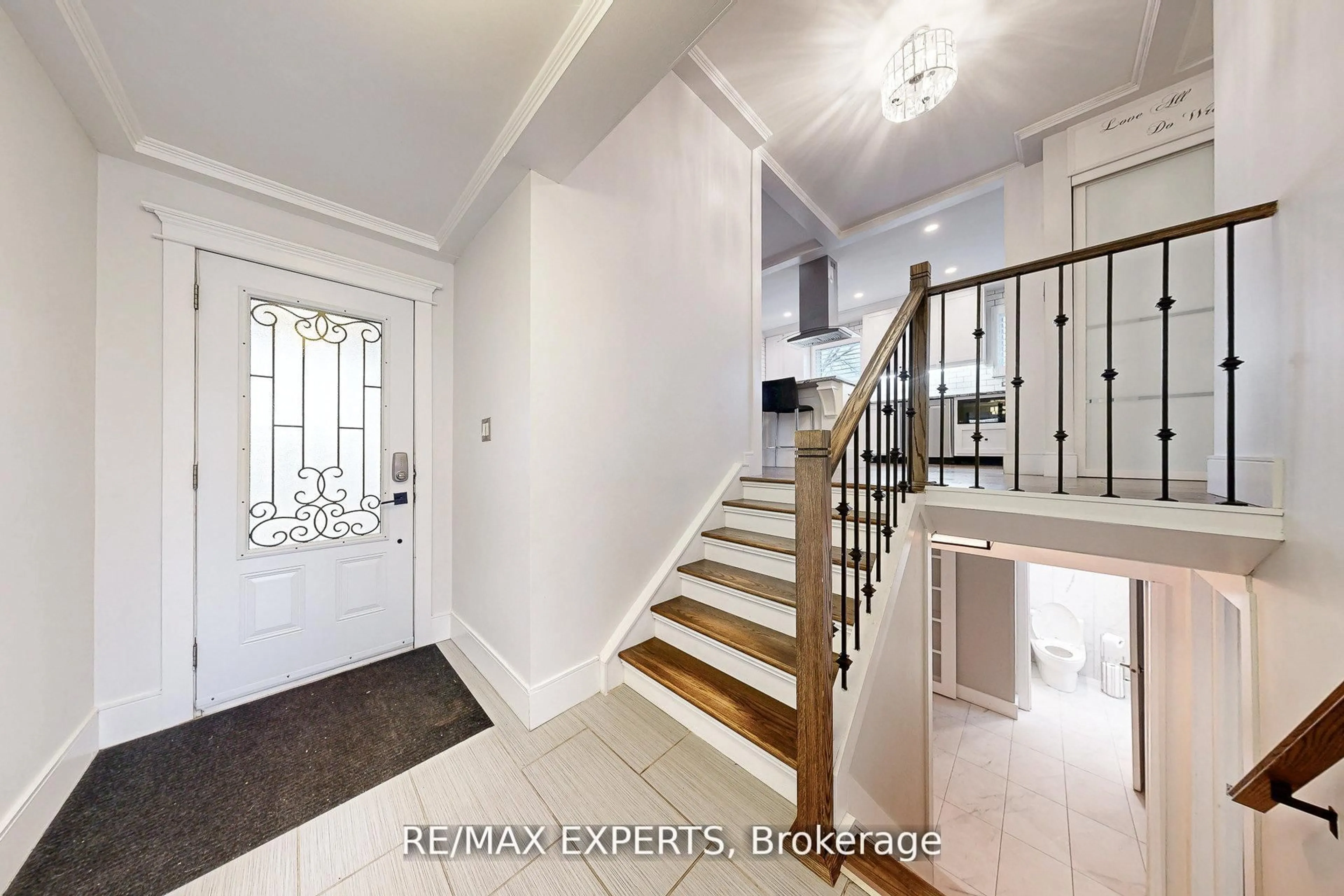 Indoor entryway for 4323 Forsyth Blvd, Burlington Ontario L7L 2M2