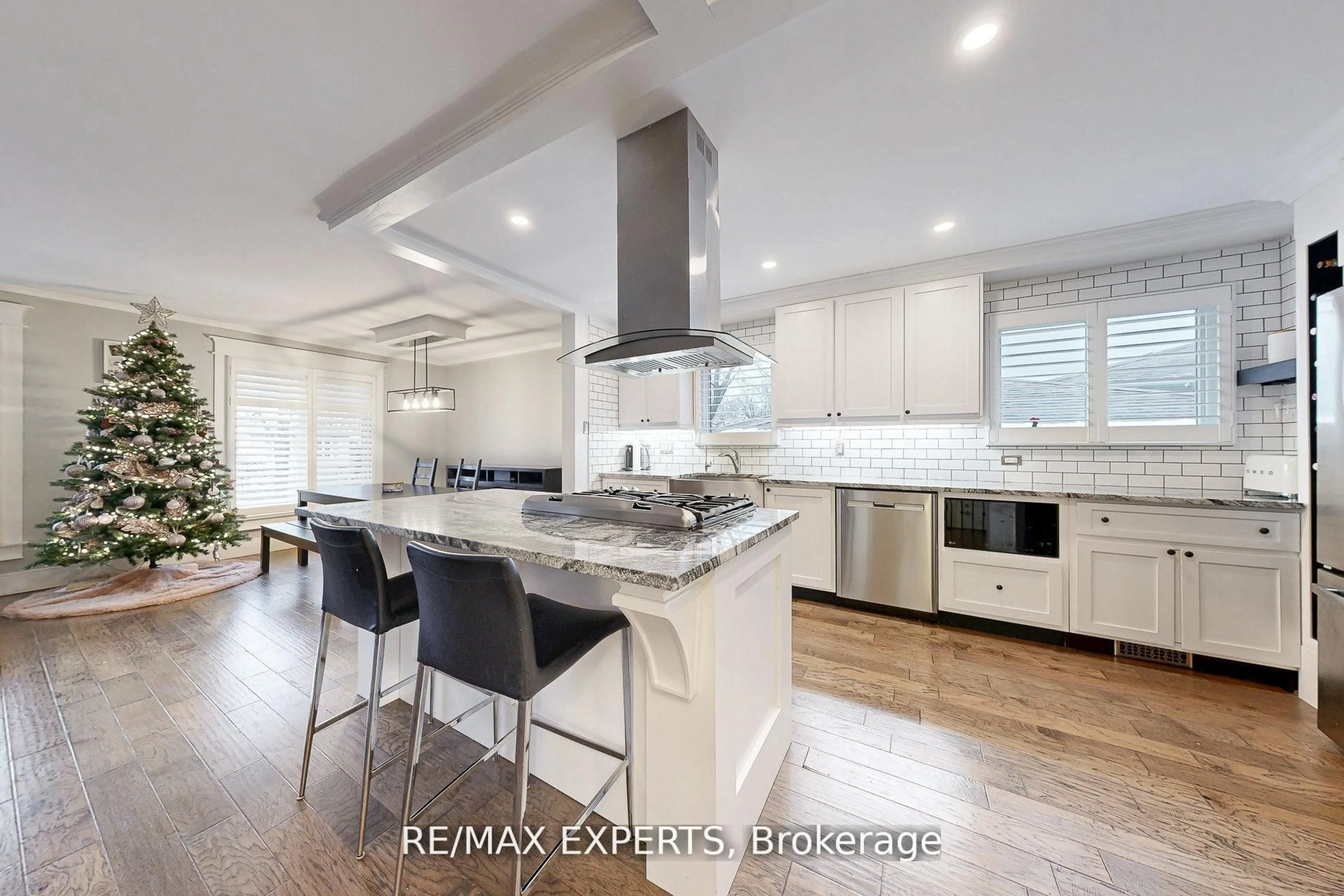 Open concept kitchen, ceramic/tile floor for 4323 Forsyth Blvd, Burlington Ontario L7L 2M2