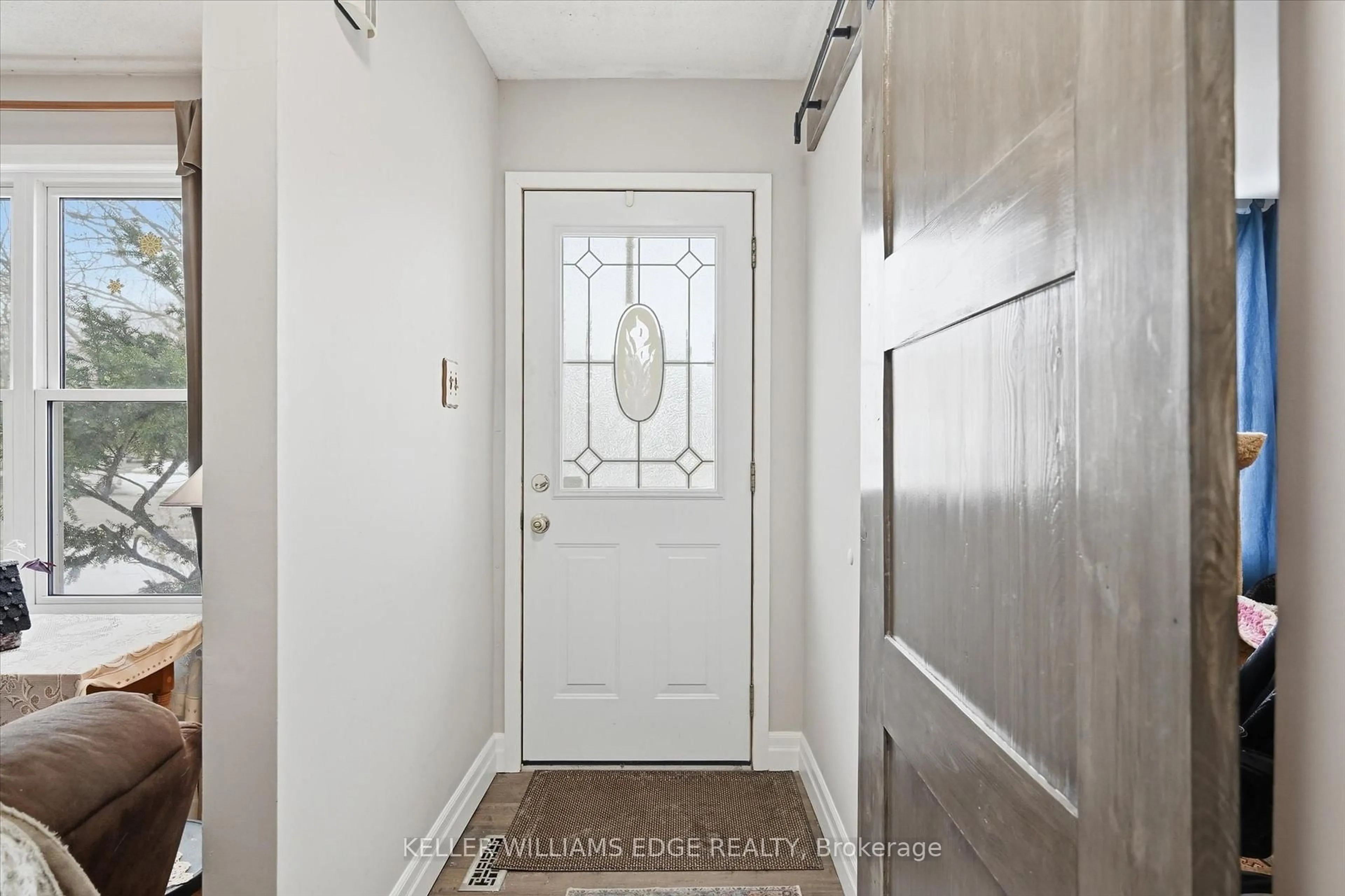 Indoor entryway for 2478 Malcolm Cres, Burlington Ontario L7P 4A4