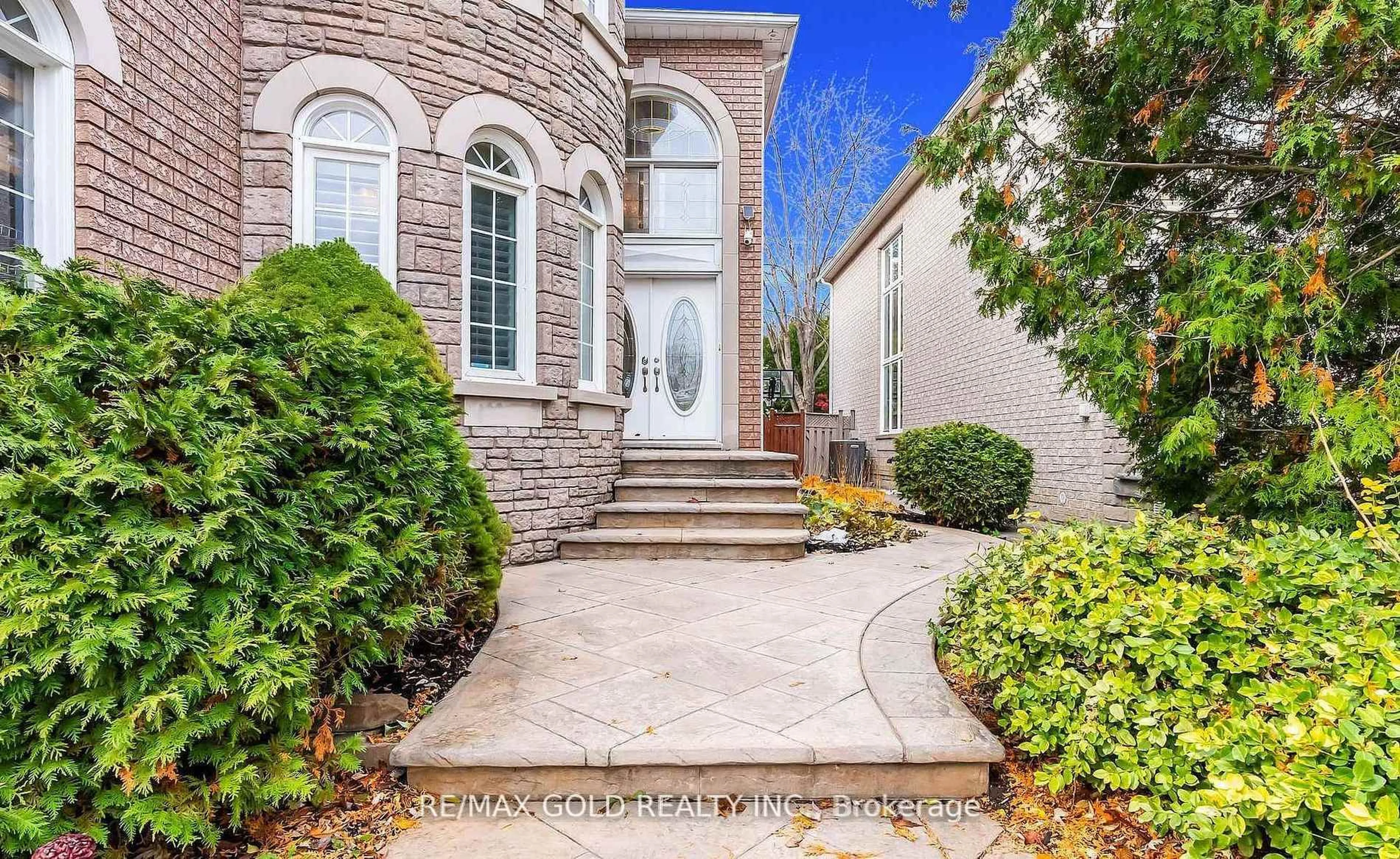 Home with brick exterior material, street for 343 Bristol Rd, Mississauga Ontario L4Z 3V6