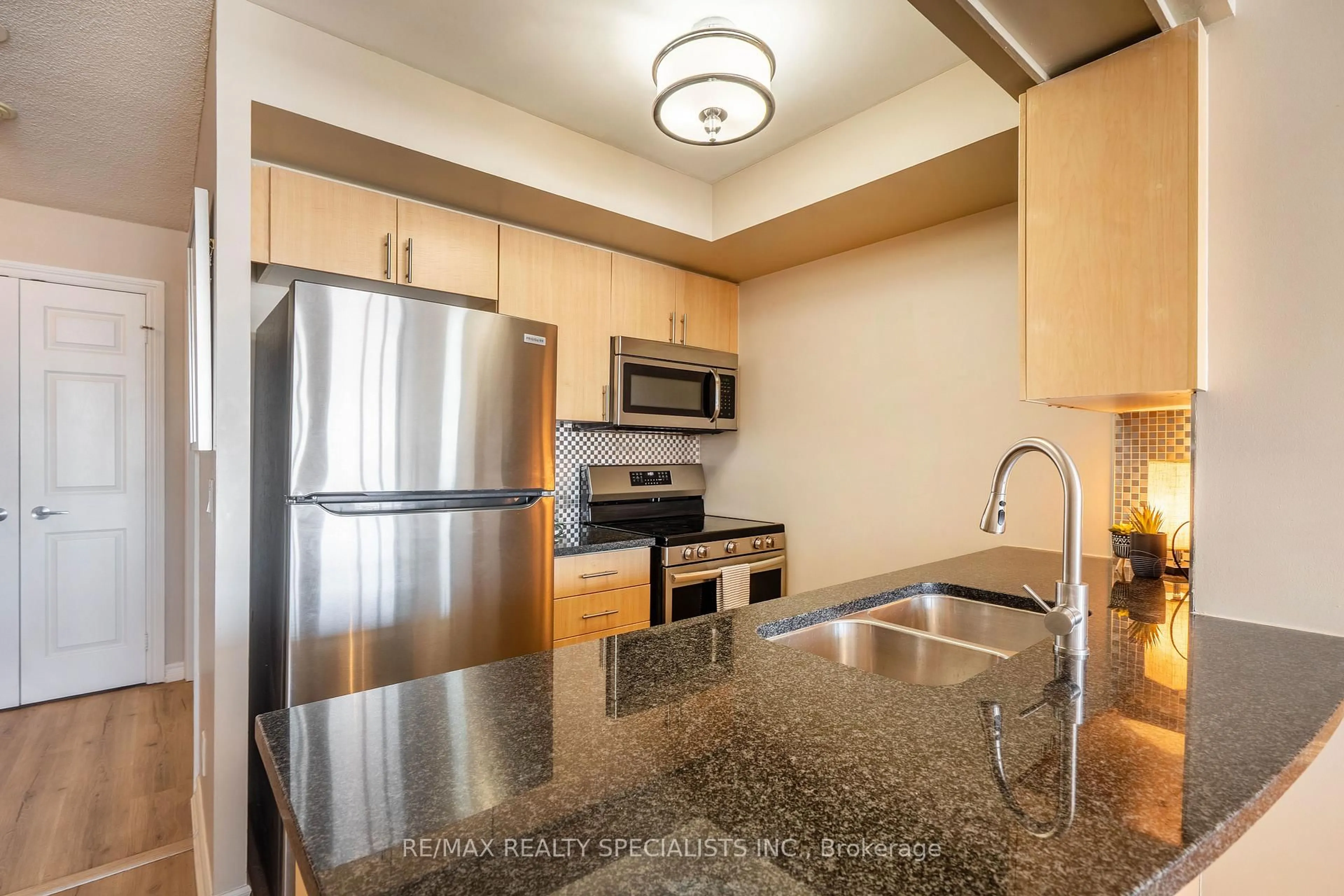 Standard kitchen, unknown for 2325 Central Park Dr #501, Oakville Ontario L6H 0E2