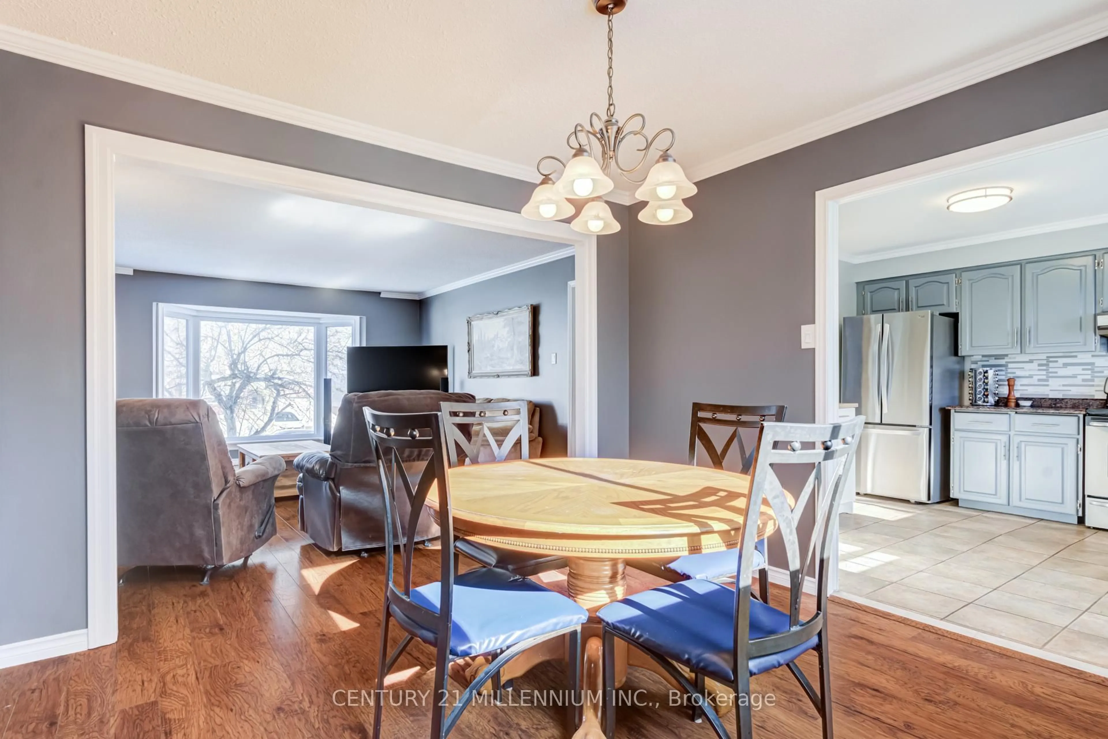 Dining room, wood/laminate floor for 18 MORGANDALE Cres, Orangeville Ontario L9W 3C7