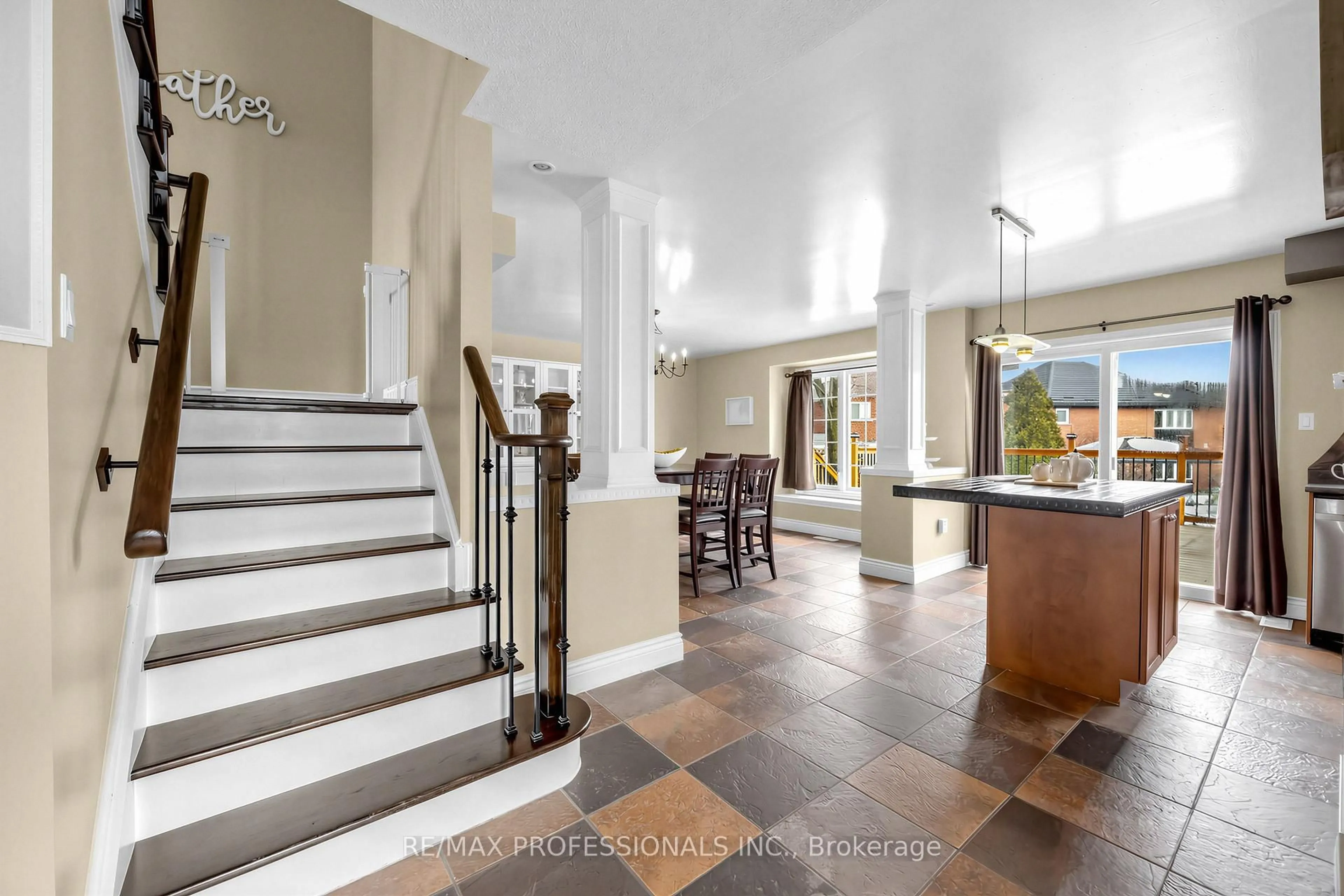 Indoor foyer for 18 Brambirch Cres, Brampton Ontario L7A 1V1