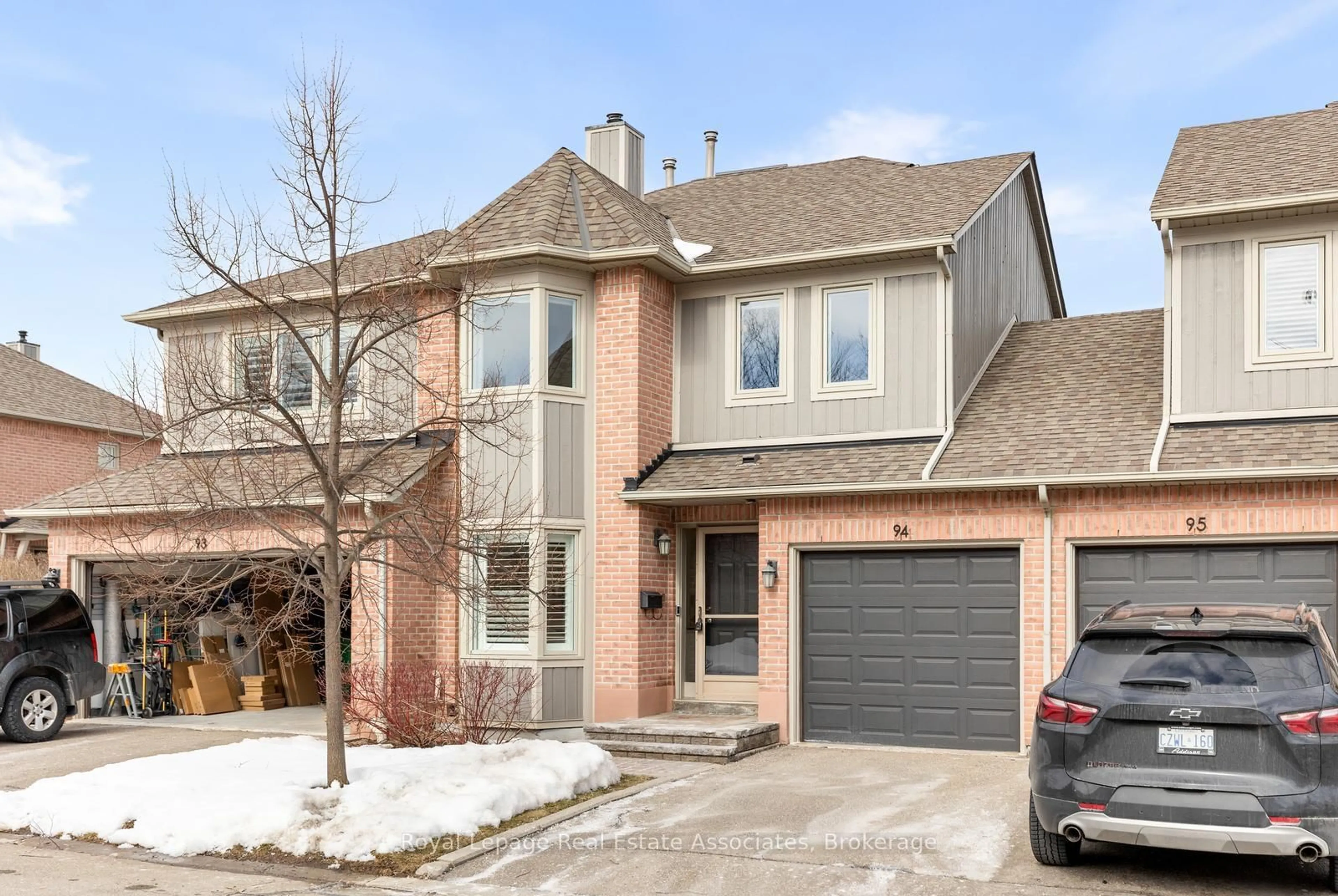 Home with brick exterior material, street for 5480 Glen Erin Dr #94, Mississauga Ontario L5M 5R3