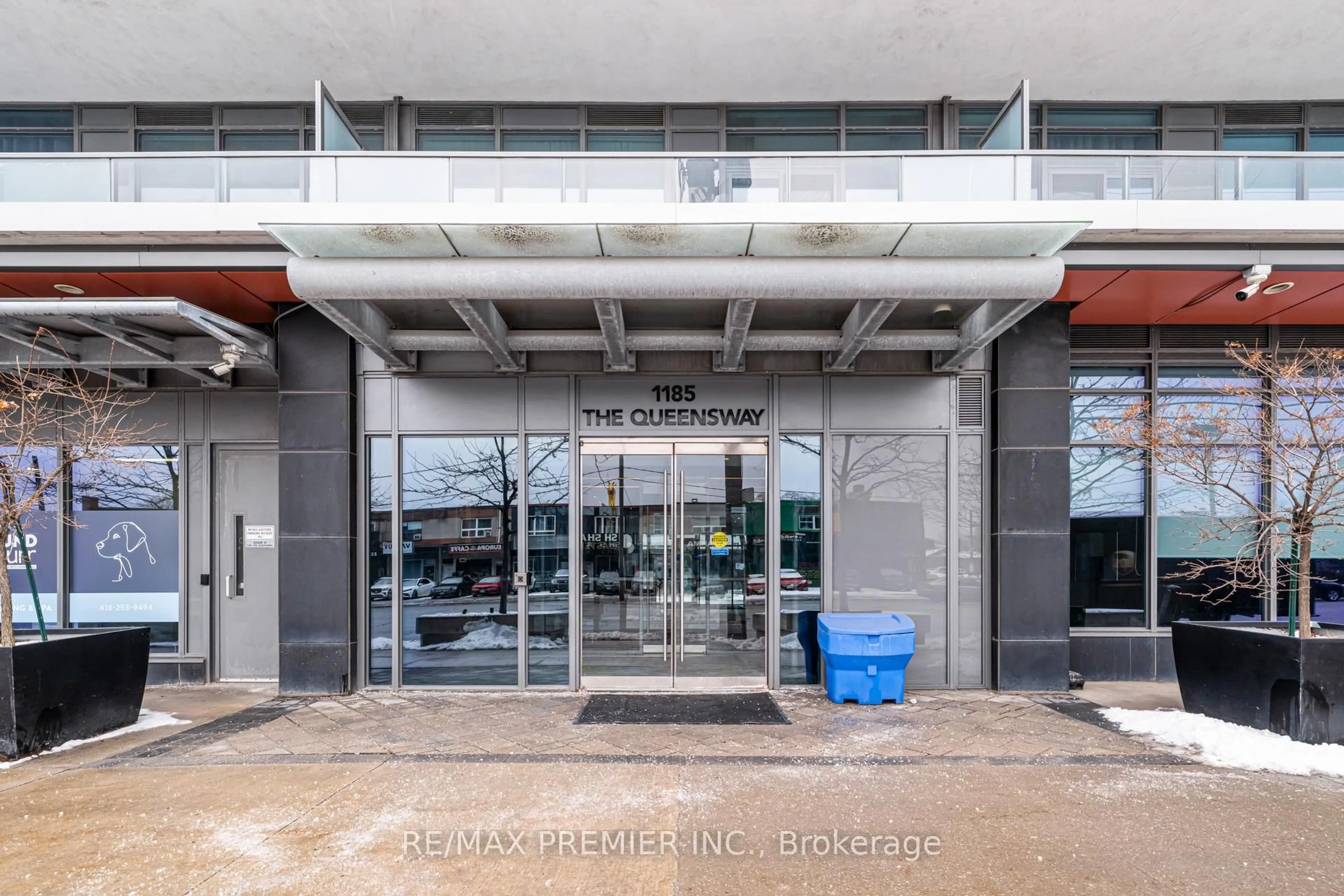 Indoor foyer for 1185 The Queensway Ave #310, Toronto Ontario M8Z 0C6
