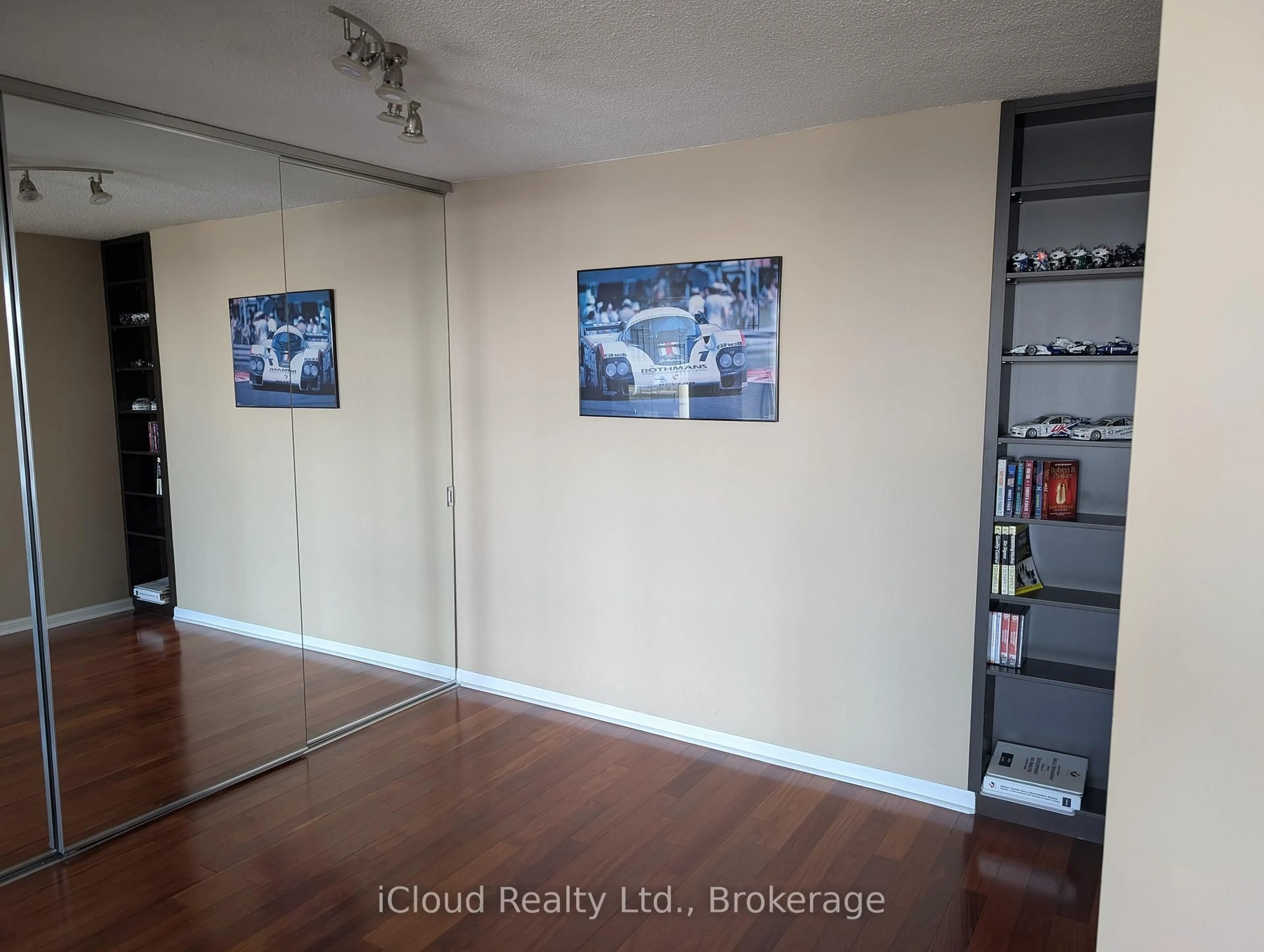 A pic of a room for 45 Kingsbridge Garden Circ #1003, Mississauga Ontario L5R 3K4