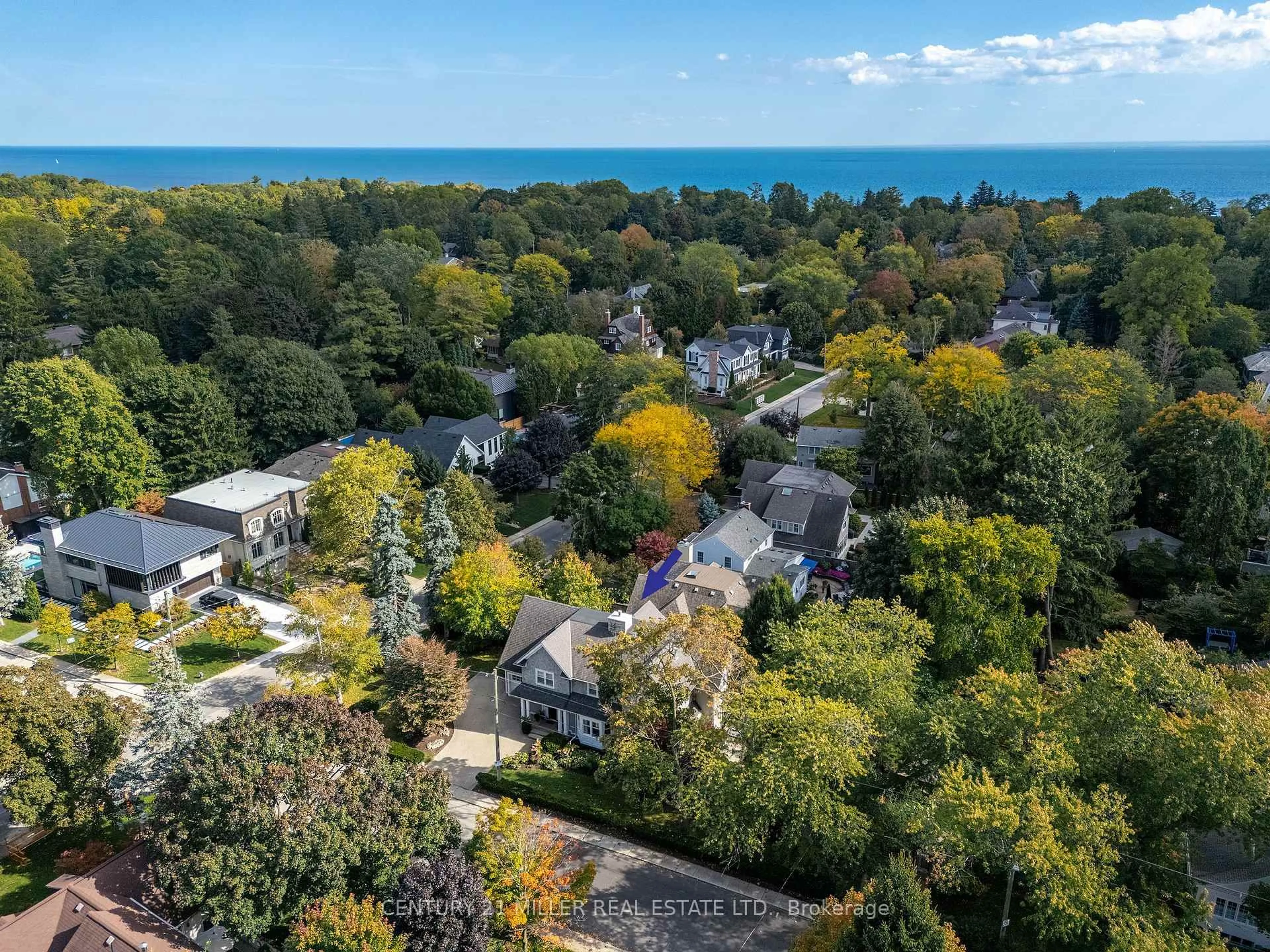 A pic from outside/outdoor area/front of a property/back of a property/a pic from drone, water/lake/river/ocean view for 166 Watson Ave, Oakville Ontario L6J 3T7