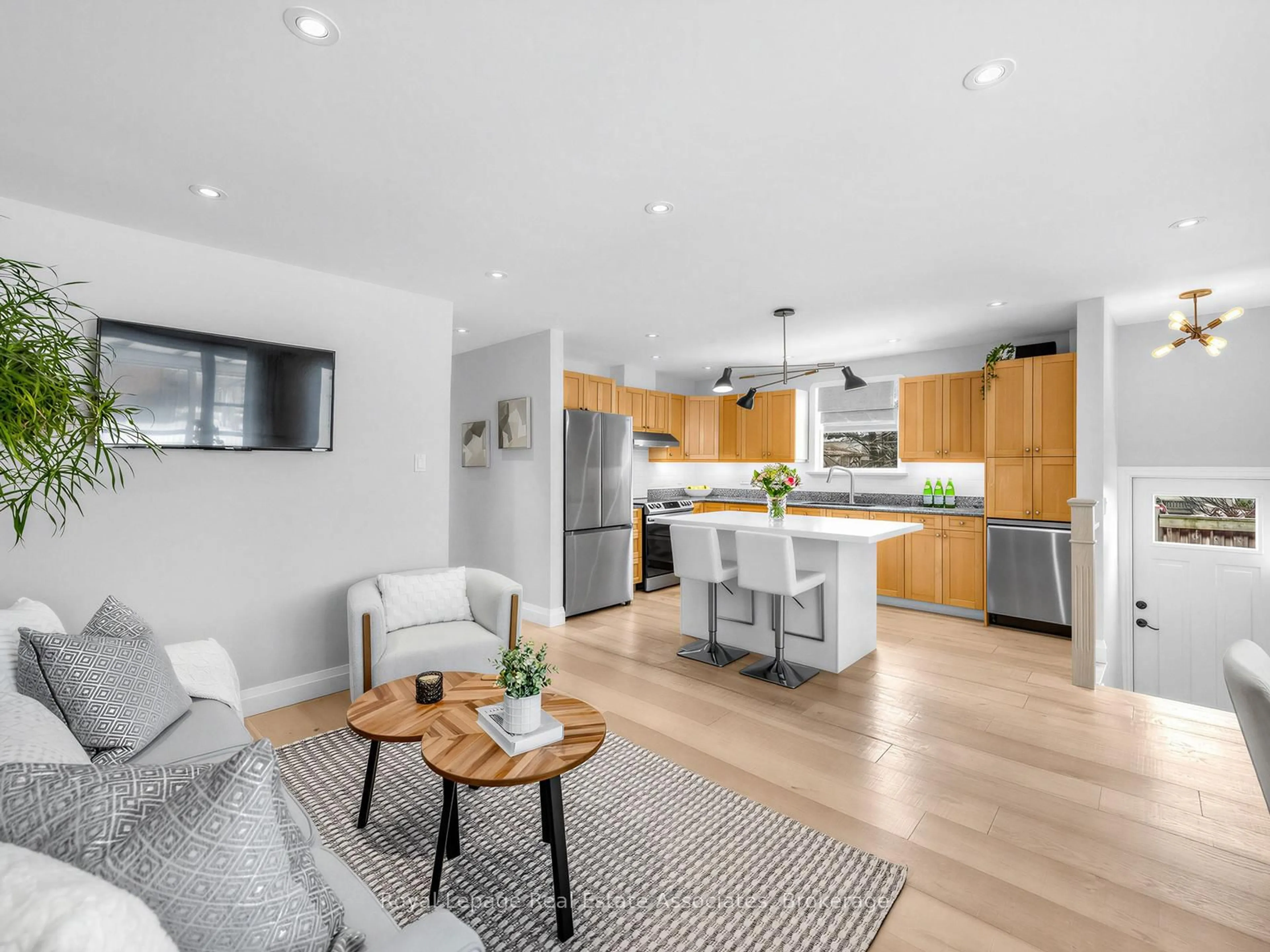 Open concept kitchen, unknown for 96 Angelene St, Mississauga Ontario L5G 1X2