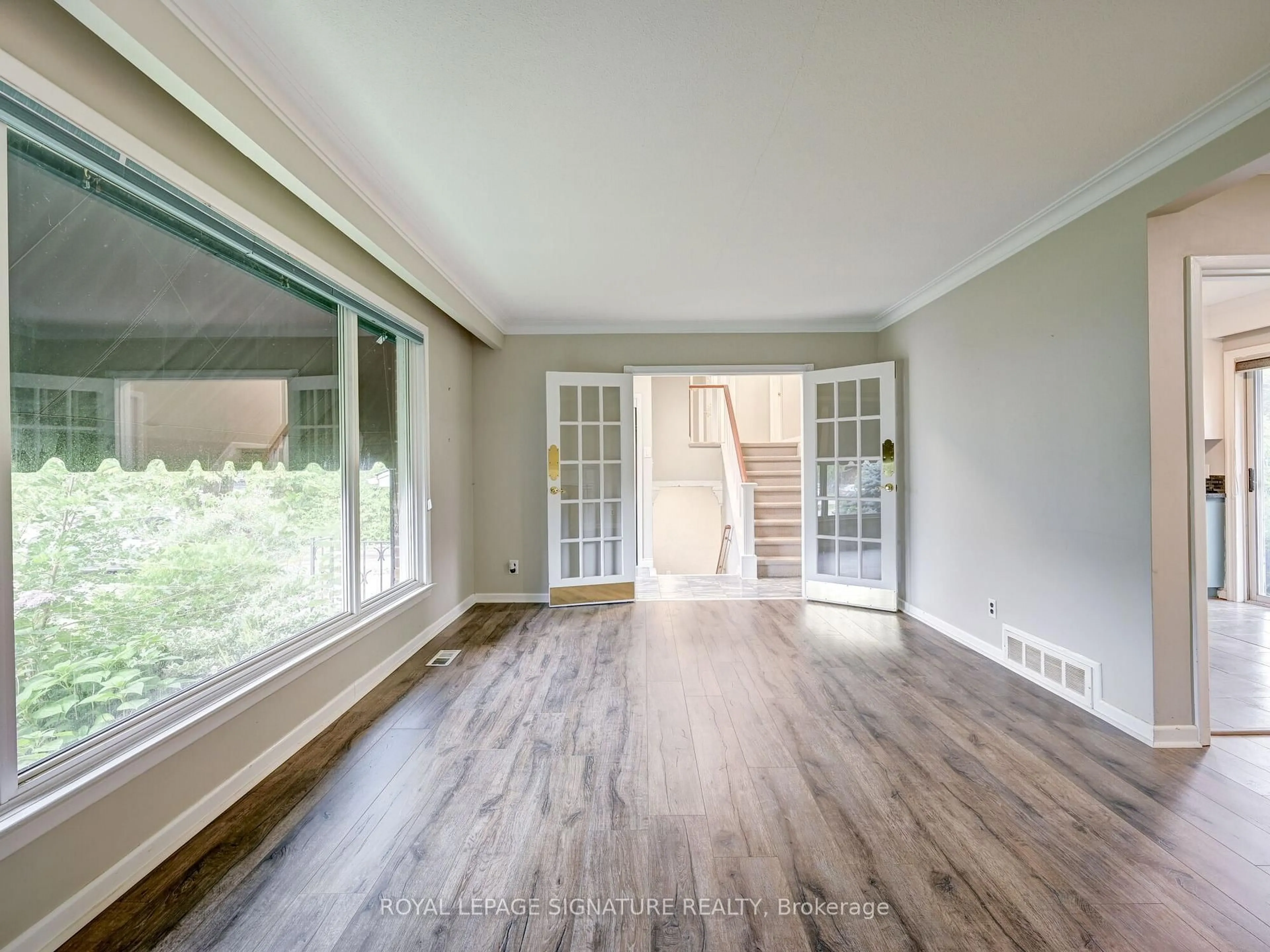 A pic of a room for 251 Third Line, Oakville Ontario L6L 4A2