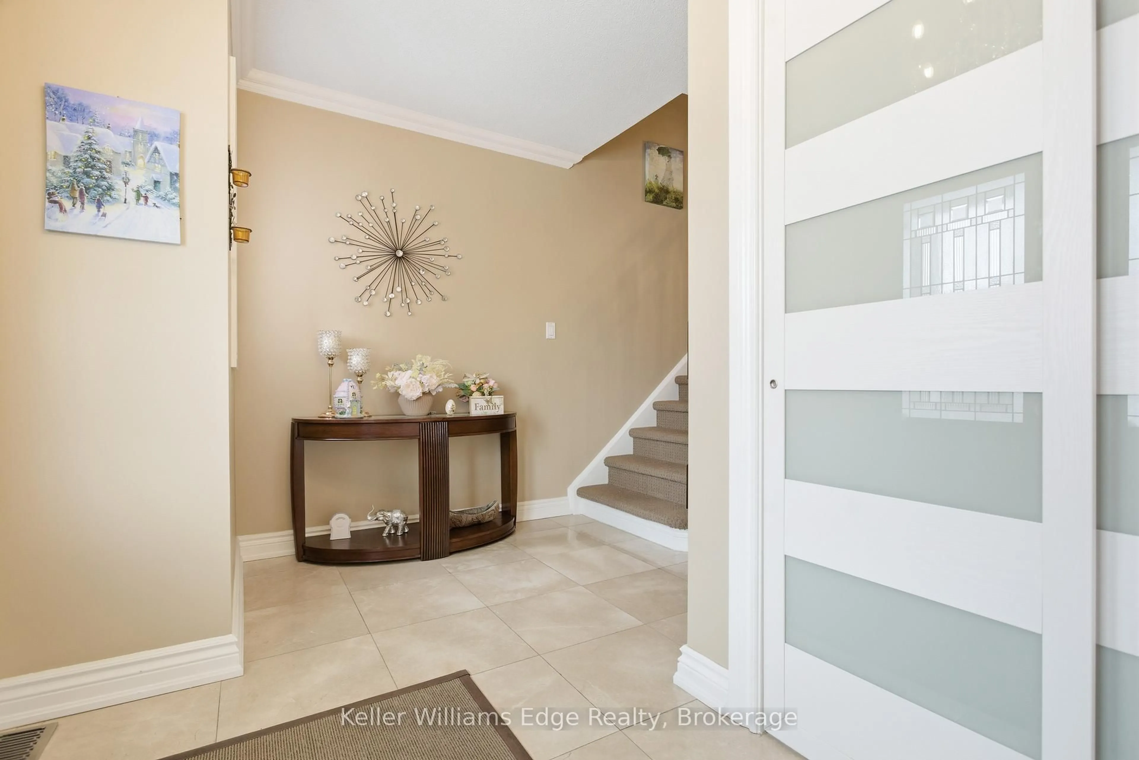 Indoor entryway for 2096 Golden Orchard Tr, Oakville Ontario L6M 3P1