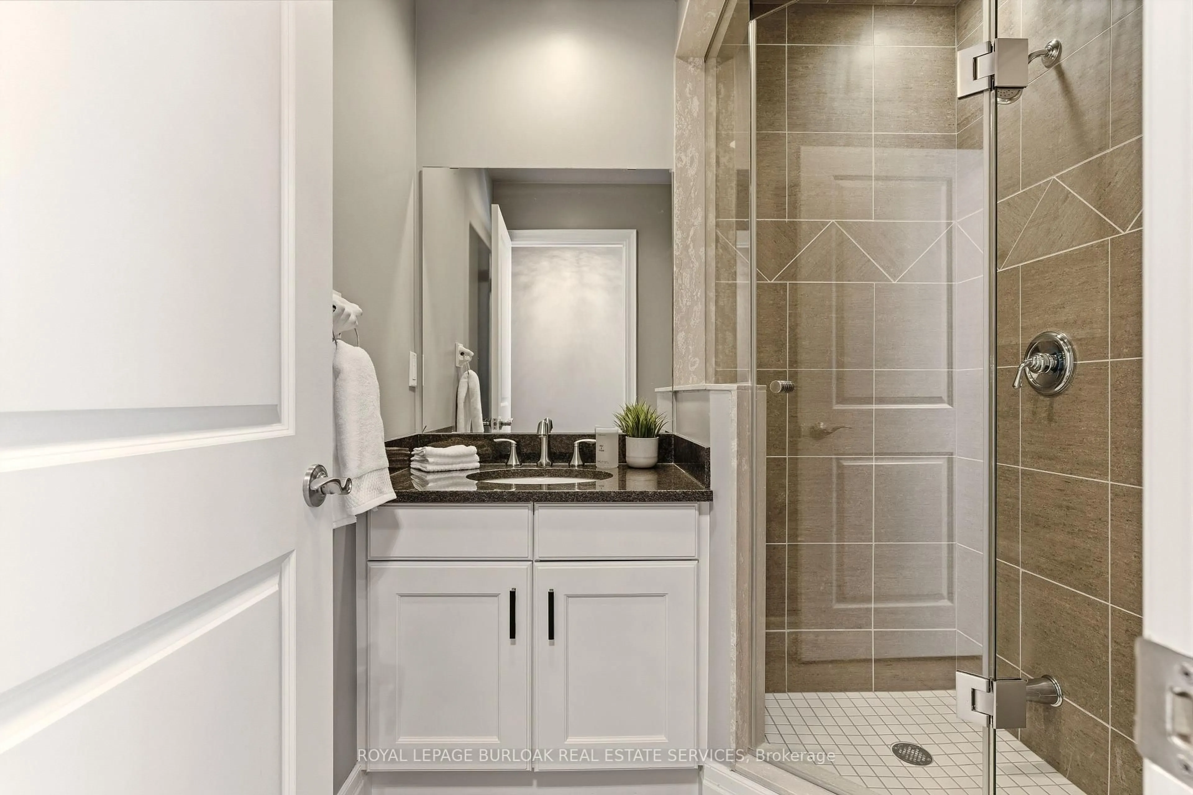 Contemporary bathroom, ceramic/tile floor for 360 Pearl St #804, Burlington Ontario L7R 1E1