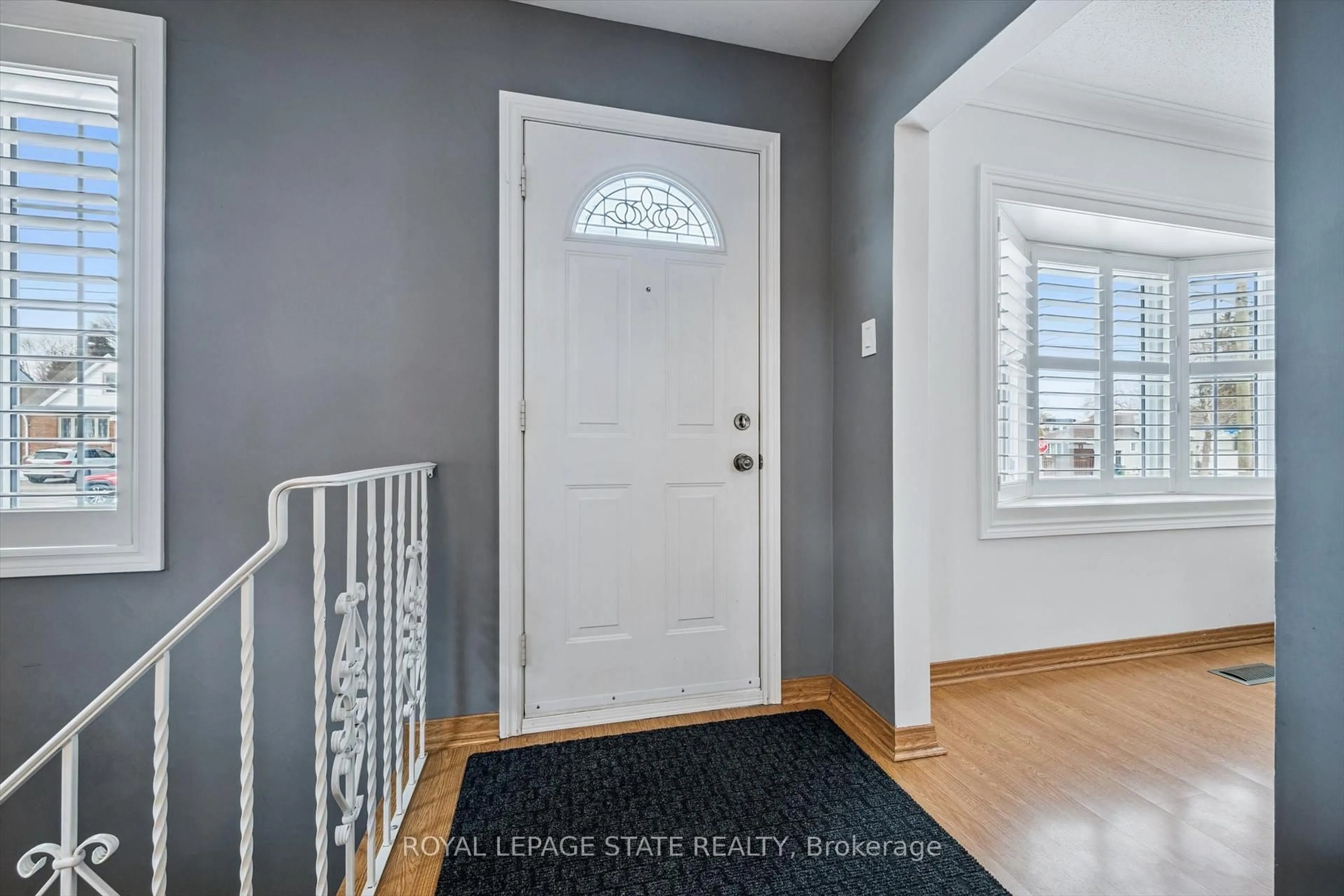 Indoor entryway for 70 Westleigh Cres, Toronto Ontario M8W 3Z7