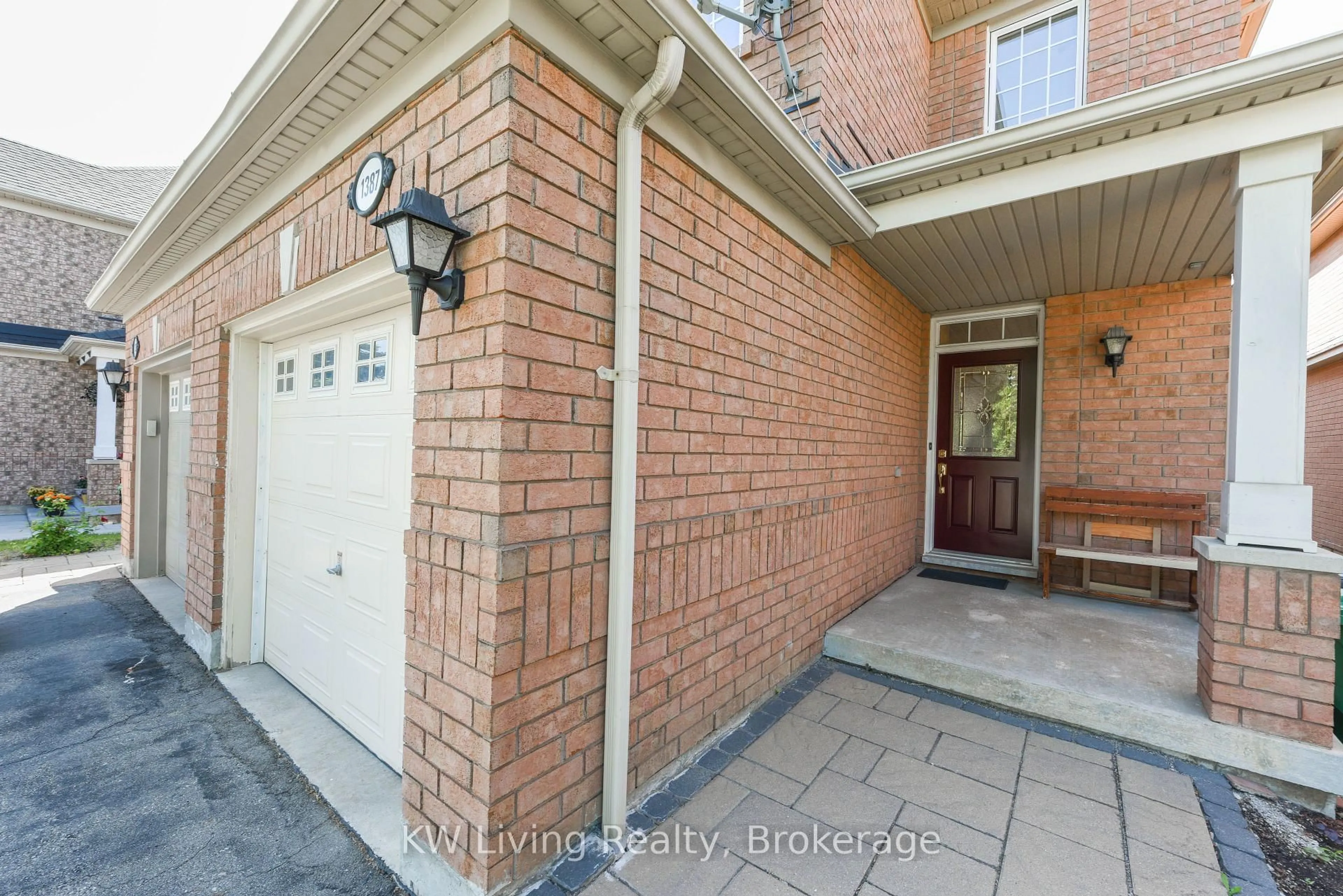 Unknown for 1387 Weir Chse #ON, Mississauga Ontario L5V 2X1