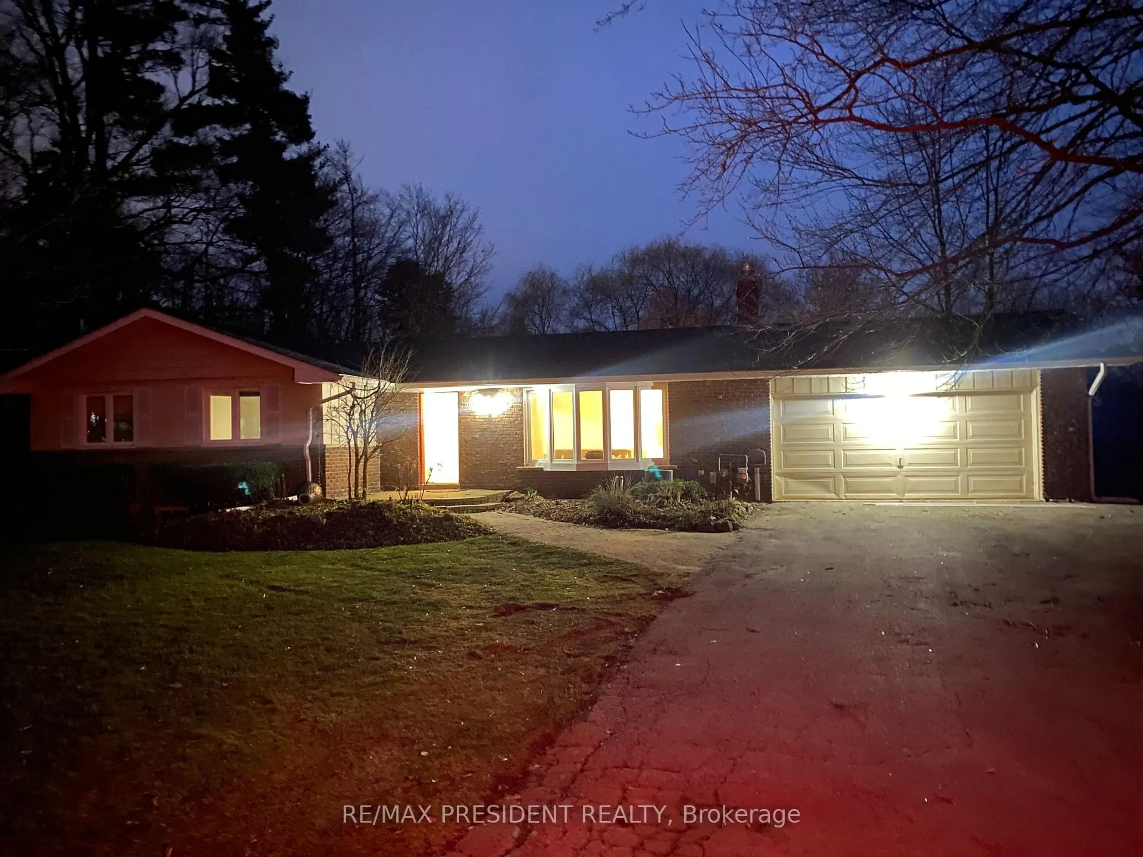 A pic from outside/outdoor area/front of a property/back of a property/a pic from drone, unknown for 10588 Eighth Line, Halton Hills Ontario L7G 4S5