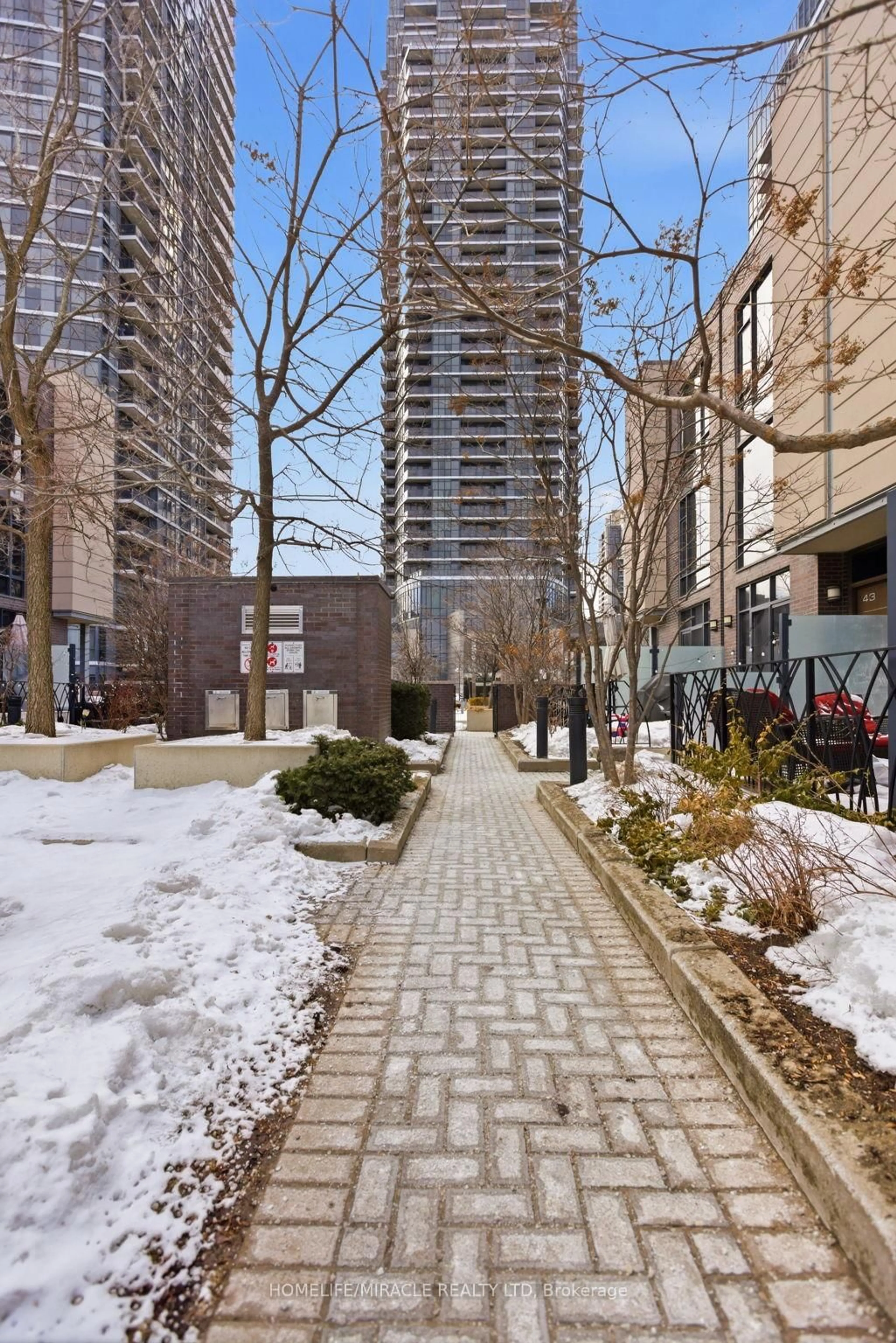 Patio, street for 23 Valhalla Inn Rd #41, Toronto Ontario M9B 0B3