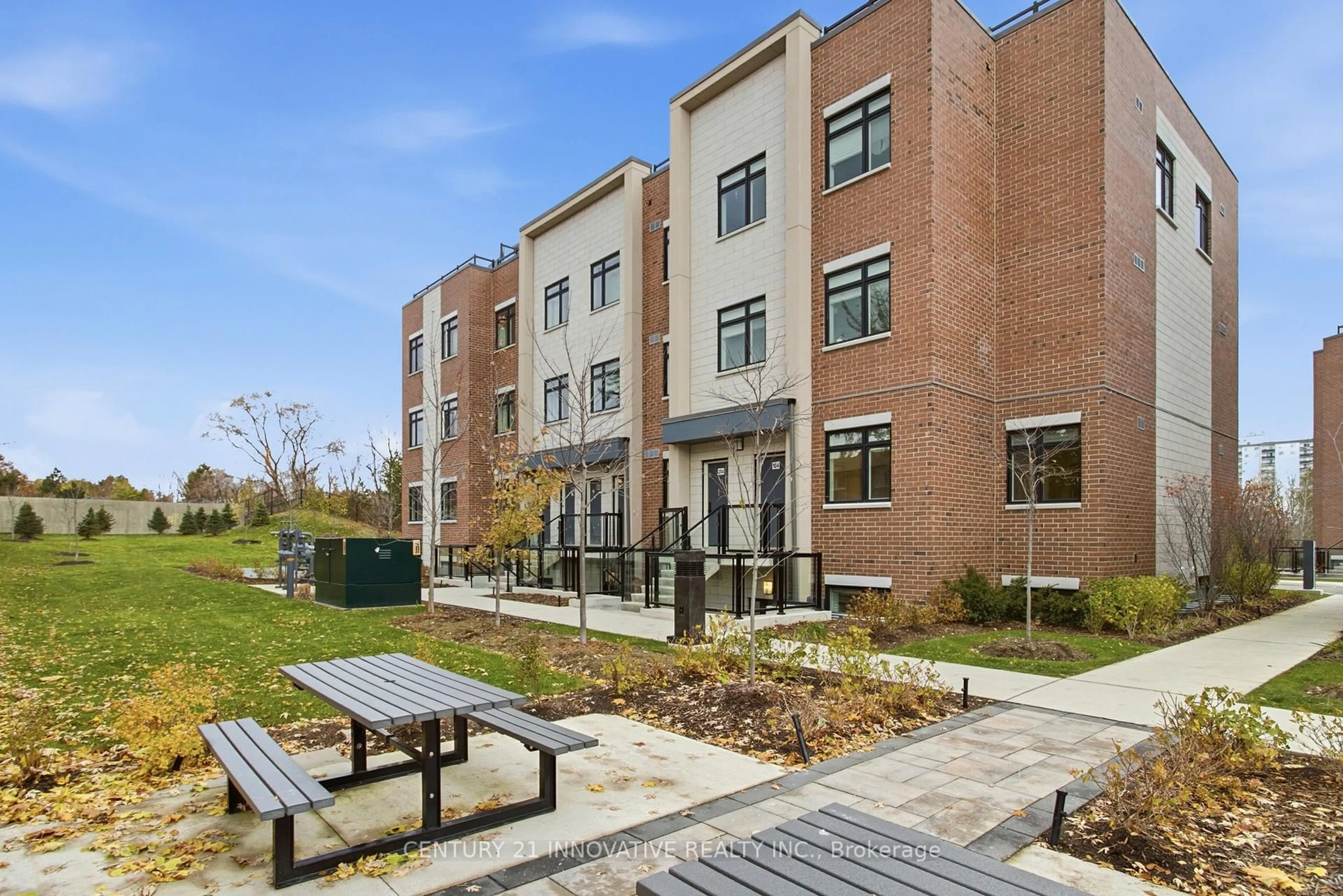 Patio, street for 1115 Douglas McCurdy Common St #104, Mississauga Ontario L5G 0C6