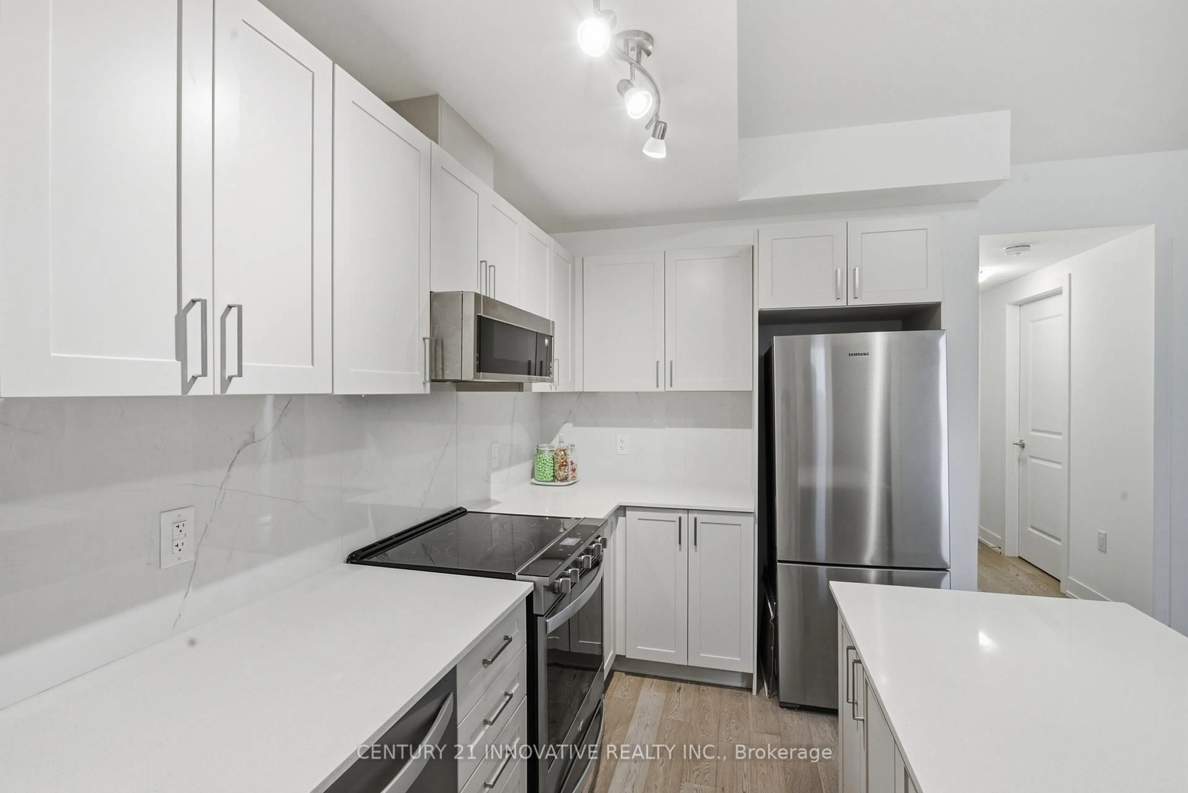 Standard kitchen, unknown for 1115 Douglas McCurdy Common St #104, Mississauga Ontario L5G 0C6