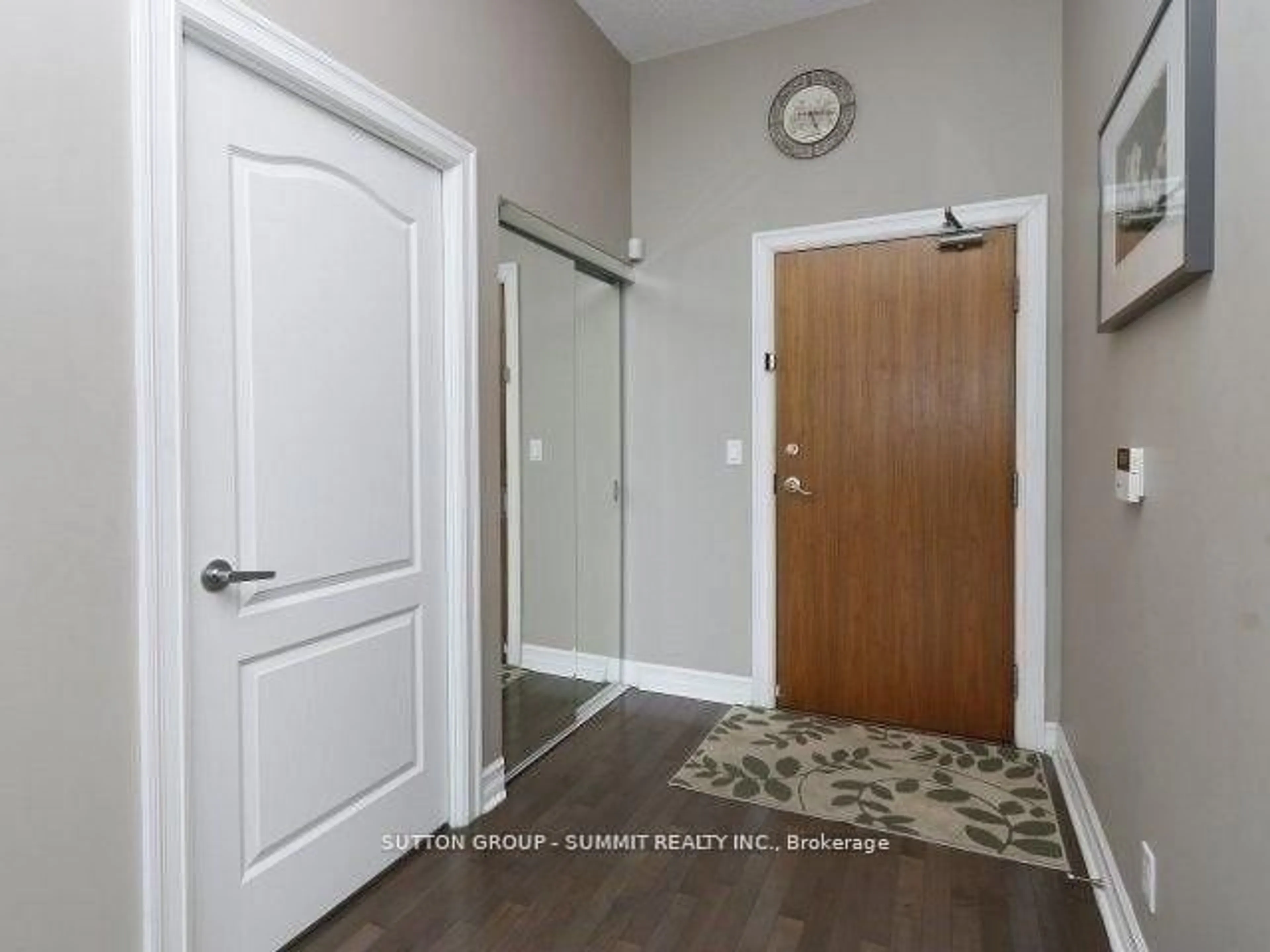Indoor entryway for 2565 Erin Centre Blvd #1203, Mississauga Ontario L5M 6Z8