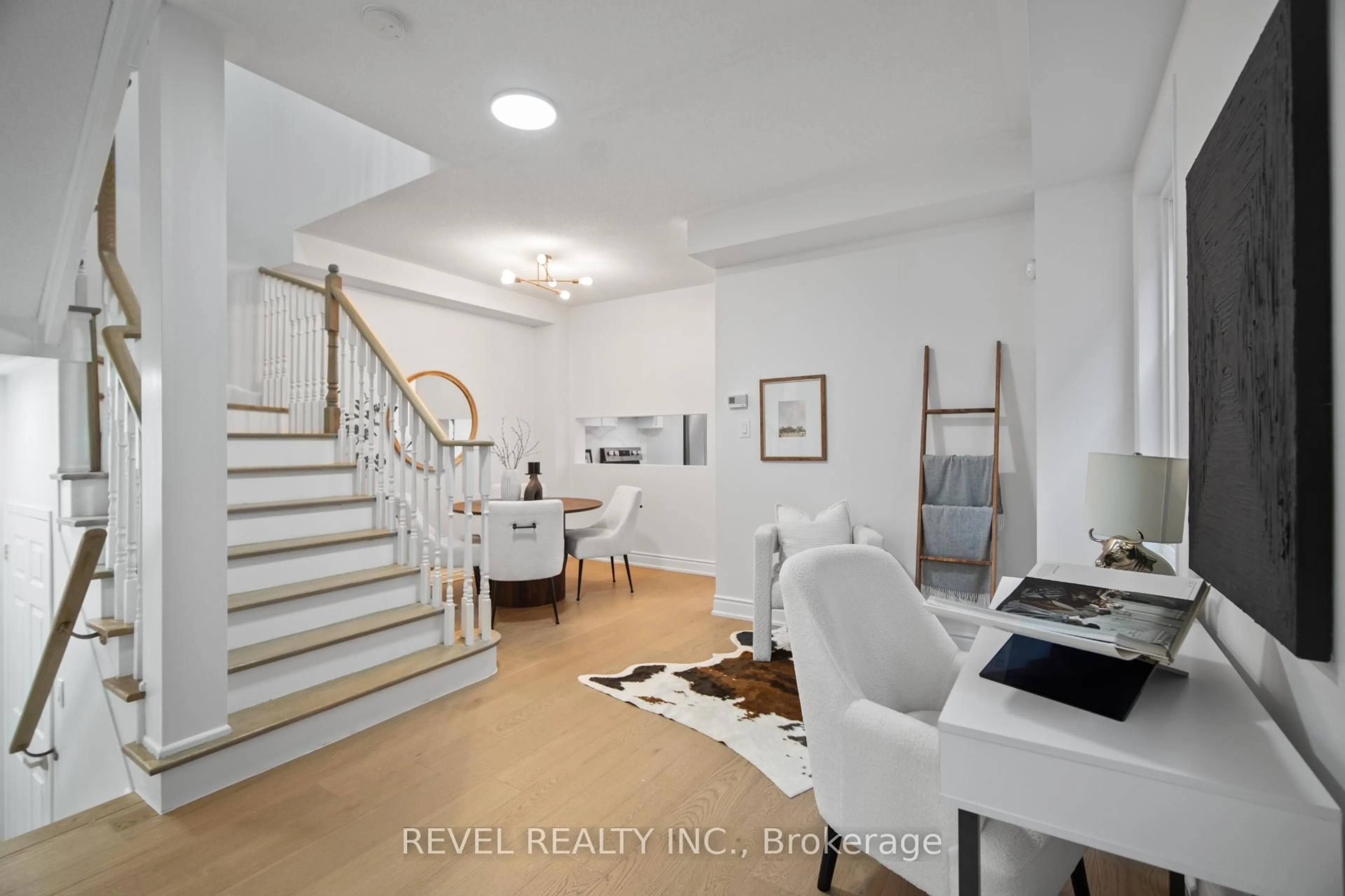 Unknown for 580 Courtney Valley Rd, Mississauga Ontario L5V 0C2